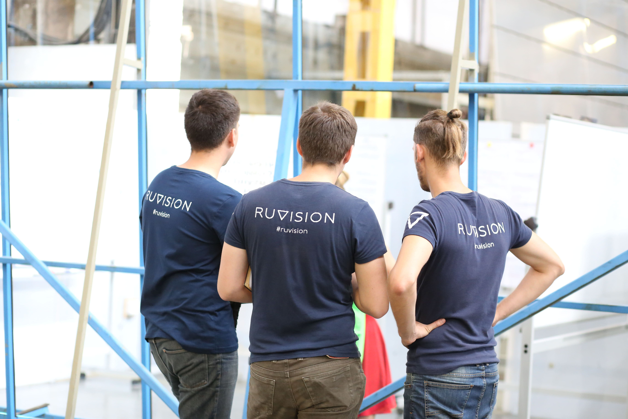 Modern Glass. Медиапродакшн Ruvision — wow-презентация вашего бизнеса