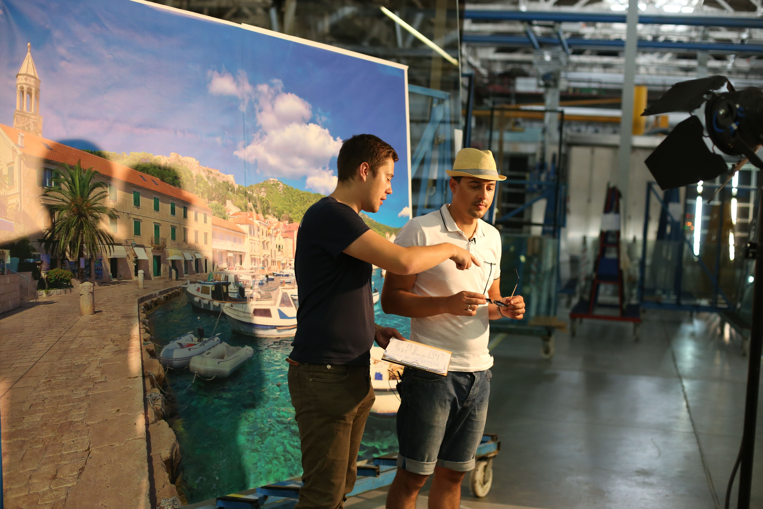 Modern Glass. Медиапродакшн Ruvision — wow-презентация вашего бизнеса