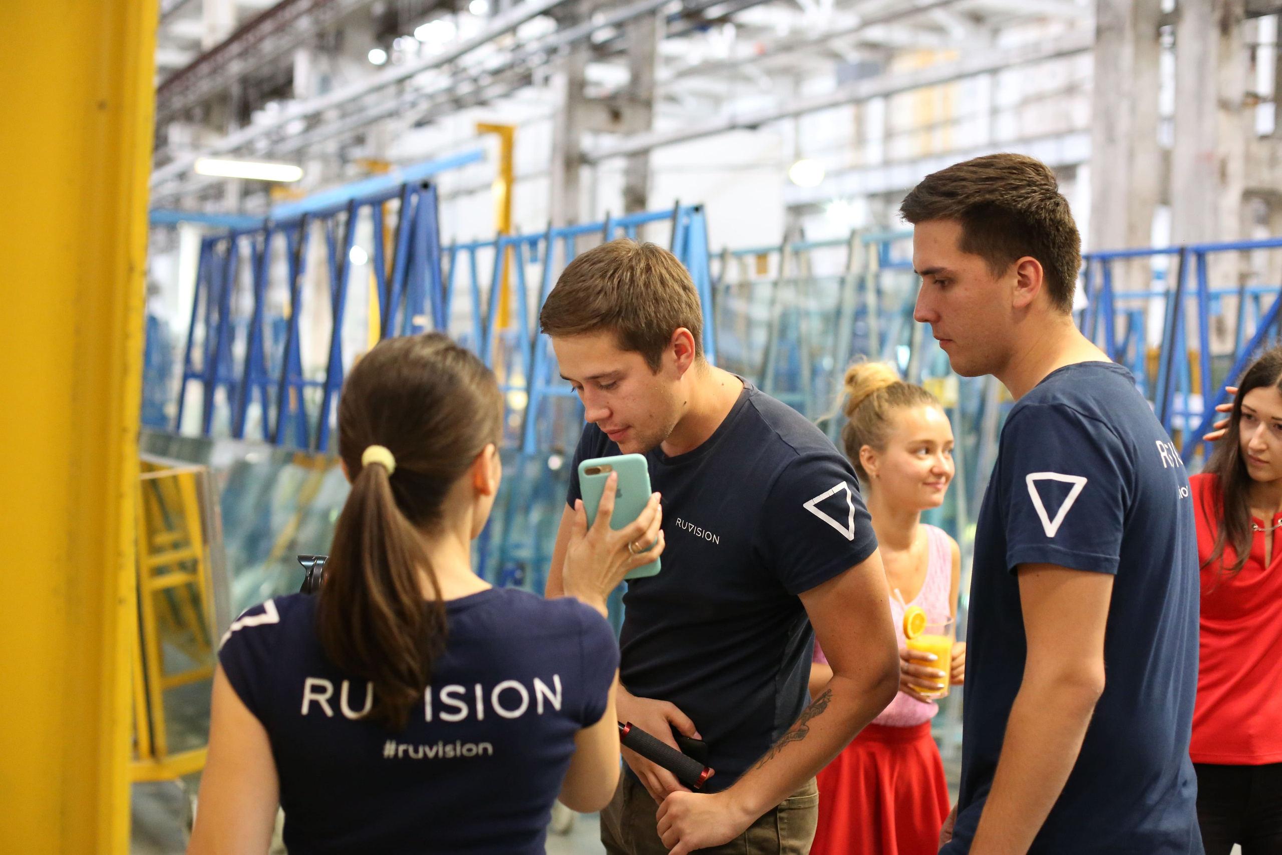 Modern Glass. Медиапродакшн Ruvision — wow-презентация вашего бизнеса