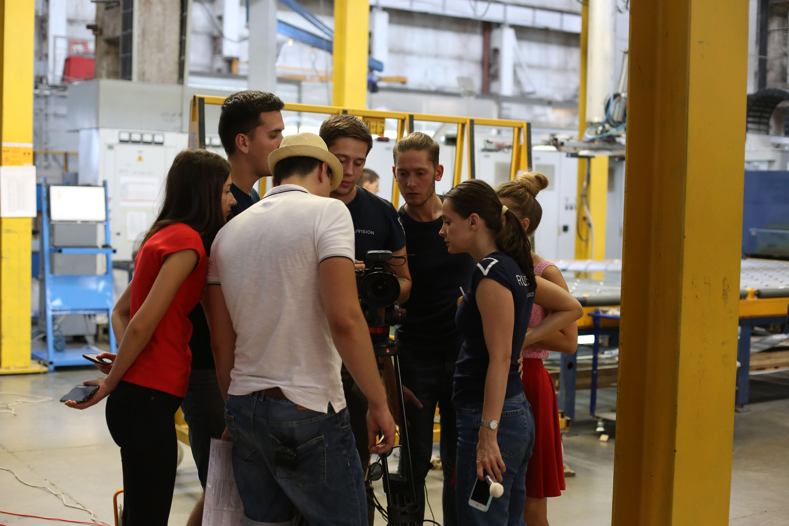 Modern Glass. Медиапродакшн Ruvision — wow-презентация вашего бизнеса