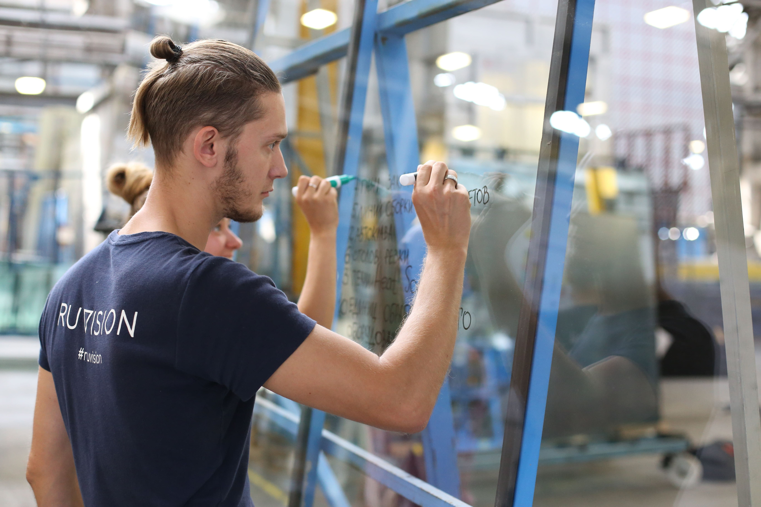 Modern Glass. Медиапродакшн Ruvision — wow-презентация вашего бизнеса