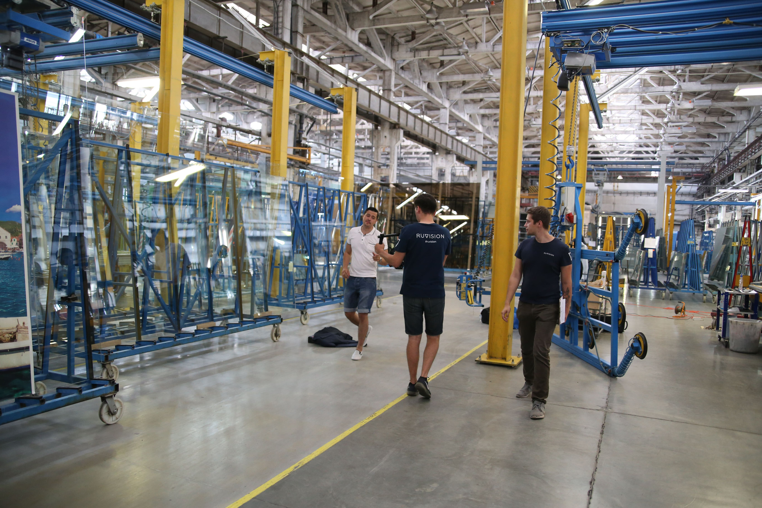 Modern Glass. Медиапродакшн Ruvision — wow-презентация вашего бизнеса