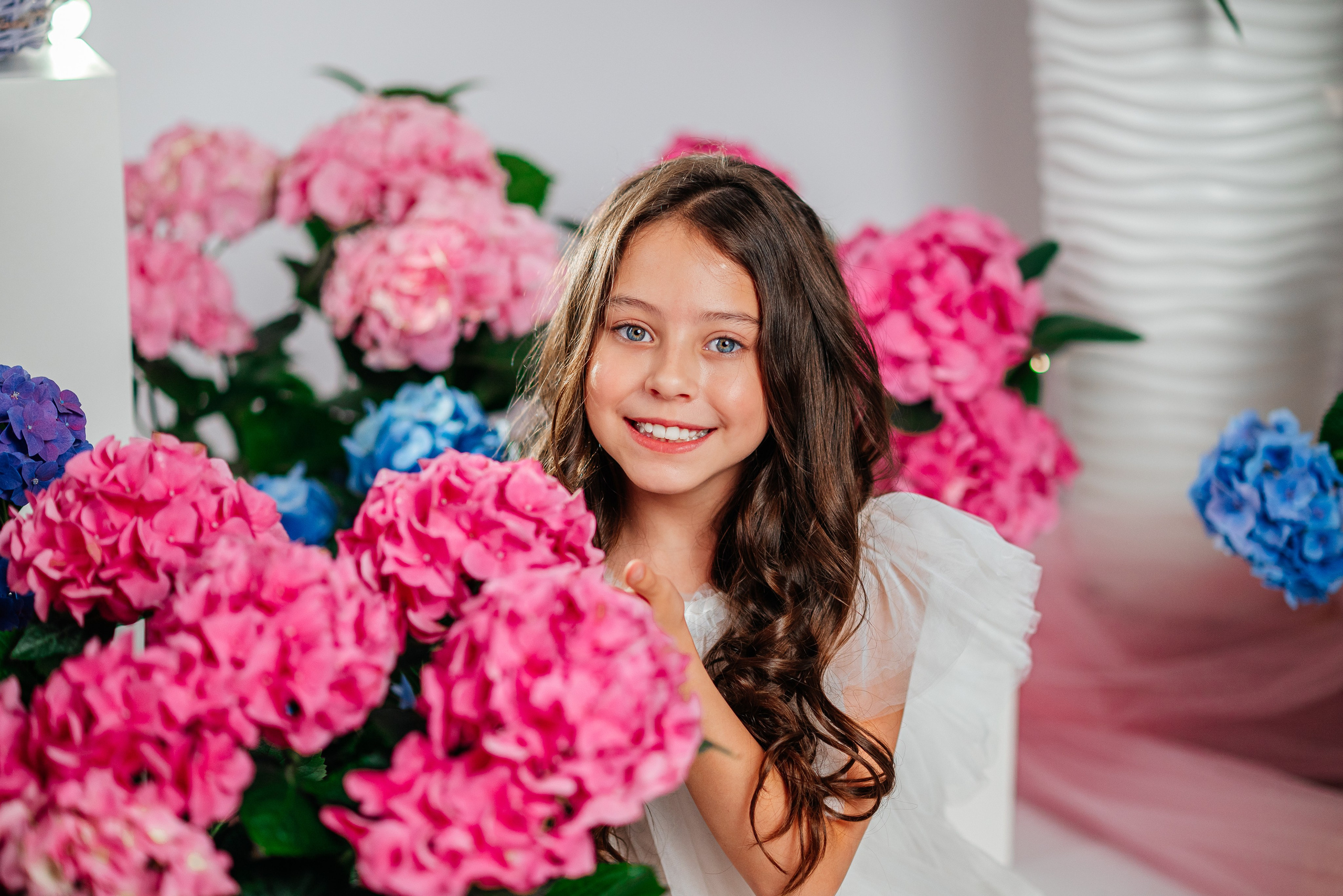 Вероника и гортензии. Семейный фотограф в Краснодаре