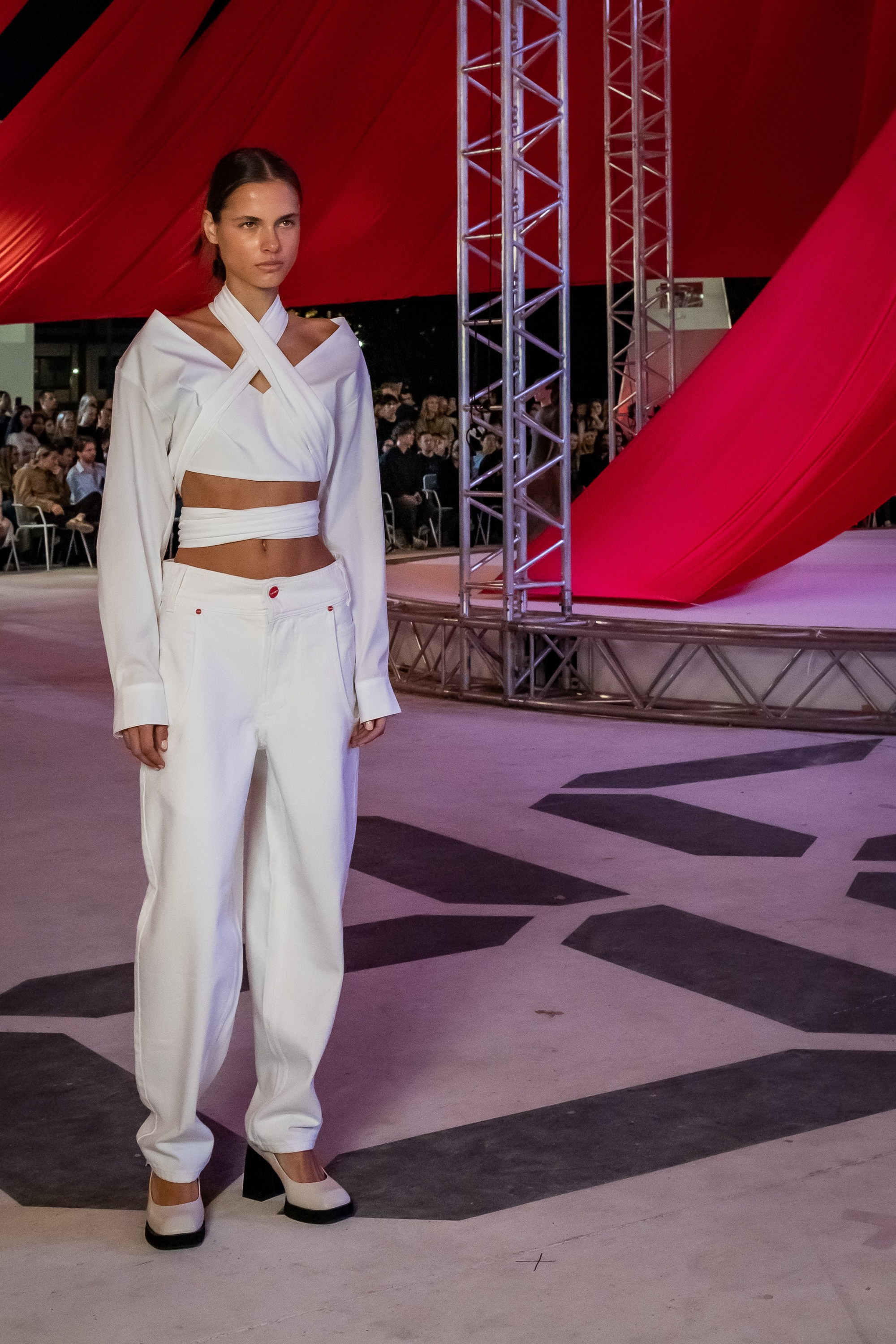 Показ Яндекс-маркет 04.09.2024. Фотосессии и репортаж — Фотограф в Москве — Рина Серёгина