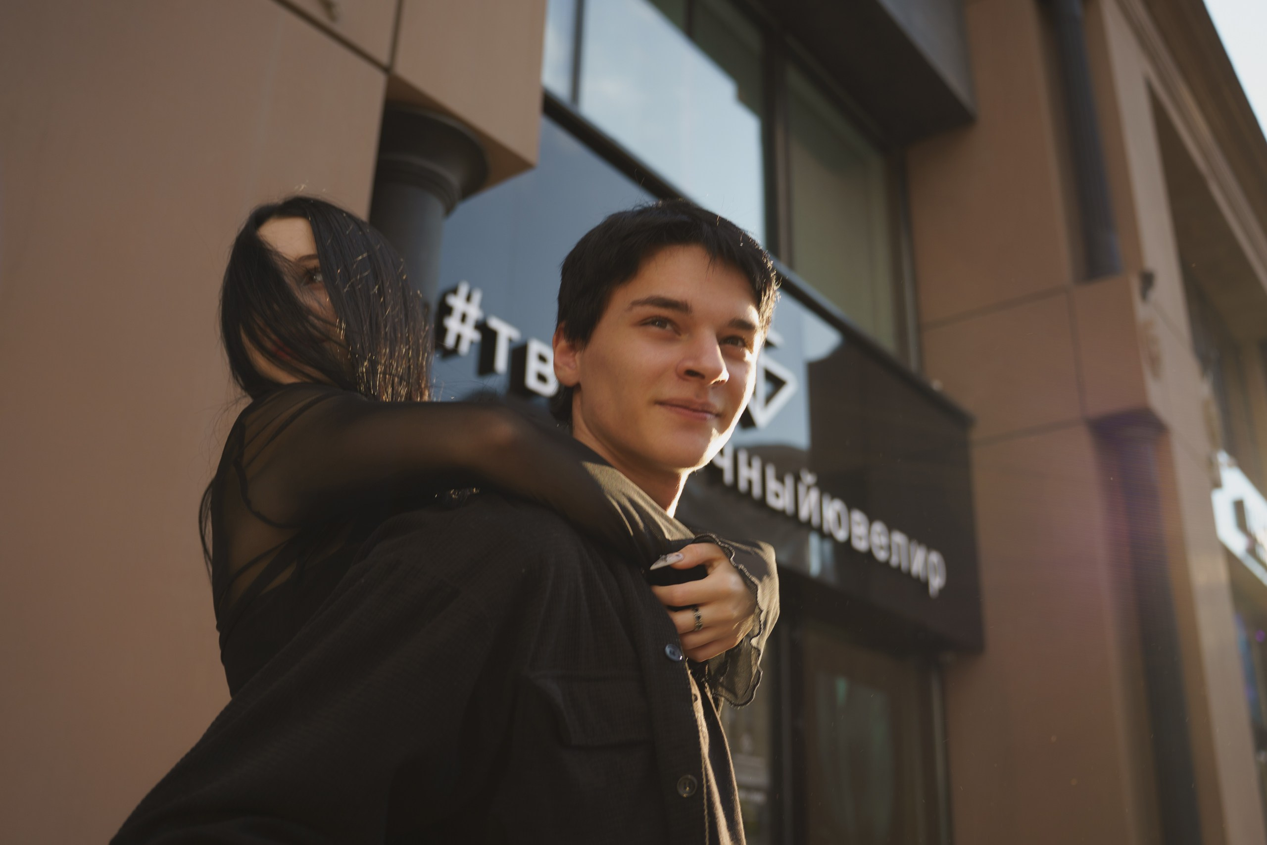 фотосессия на фоне архитектуры Екатеринбурга