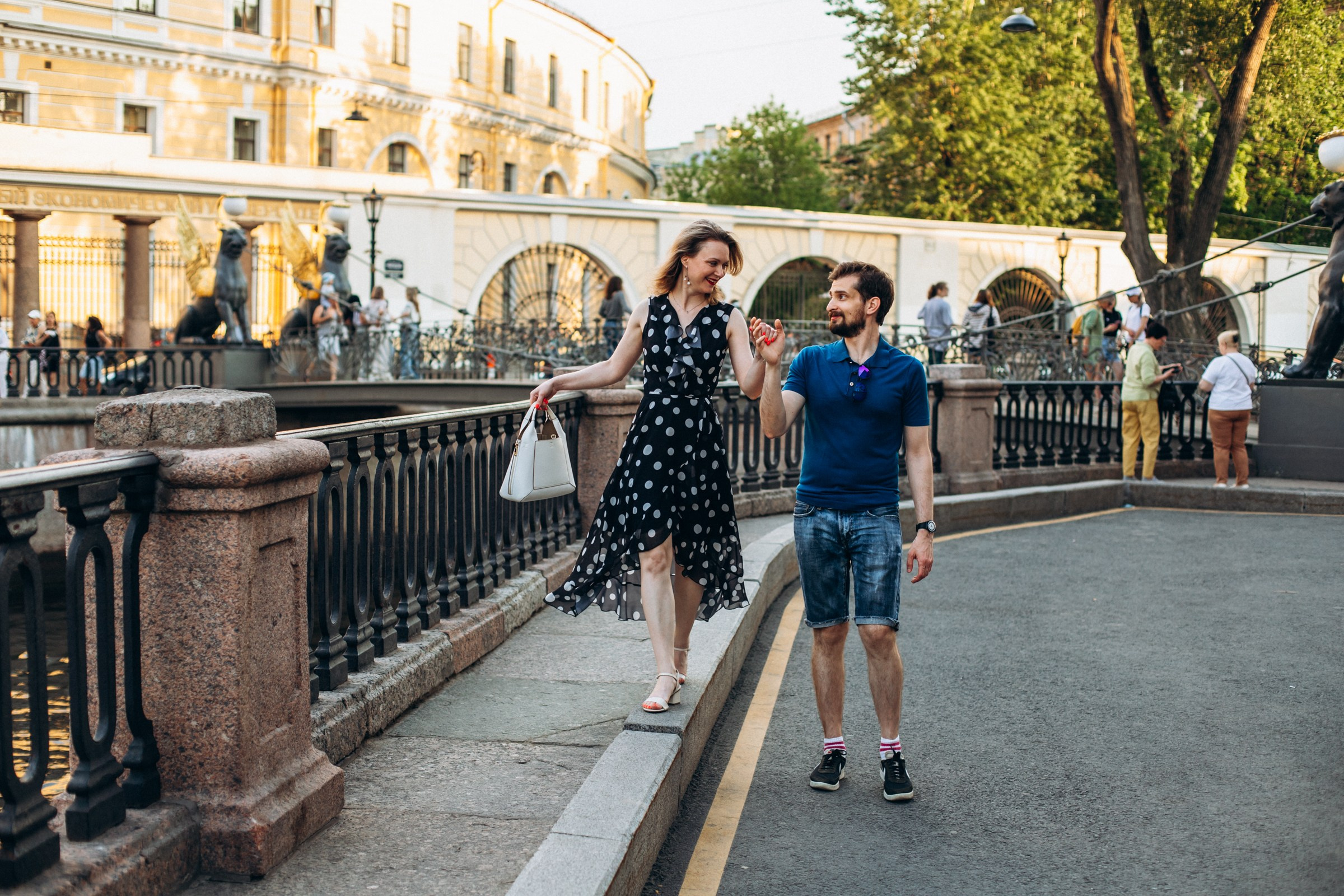 Дмитрий и Анна в мае. Фотопрогулка в Петербурге. Индивидуальный и семейный фотограф в Санкт-Петербурге