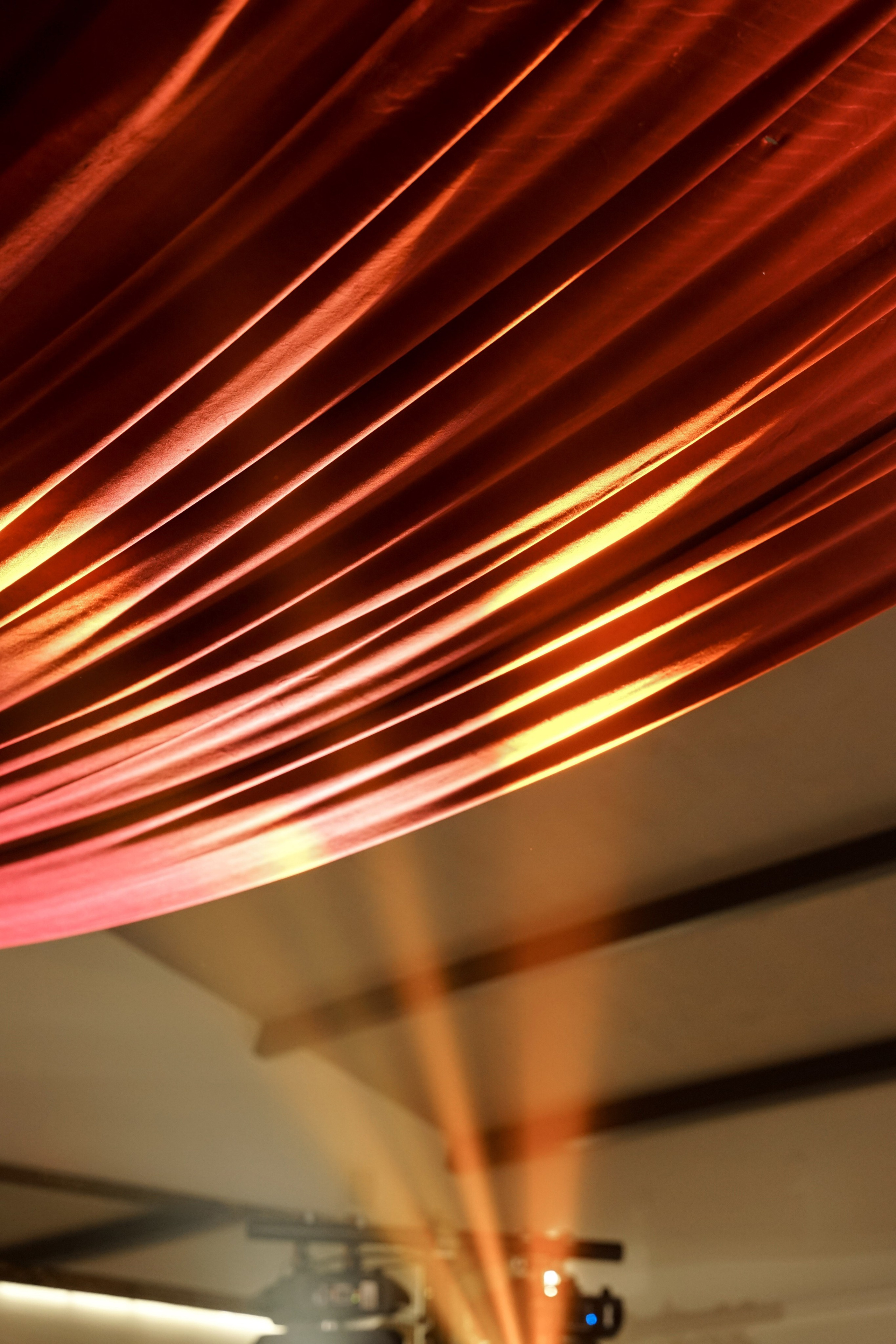 Кристина и Андрей: лавстори в гостинице и динамичный банкет. Фотограф в Иркутске