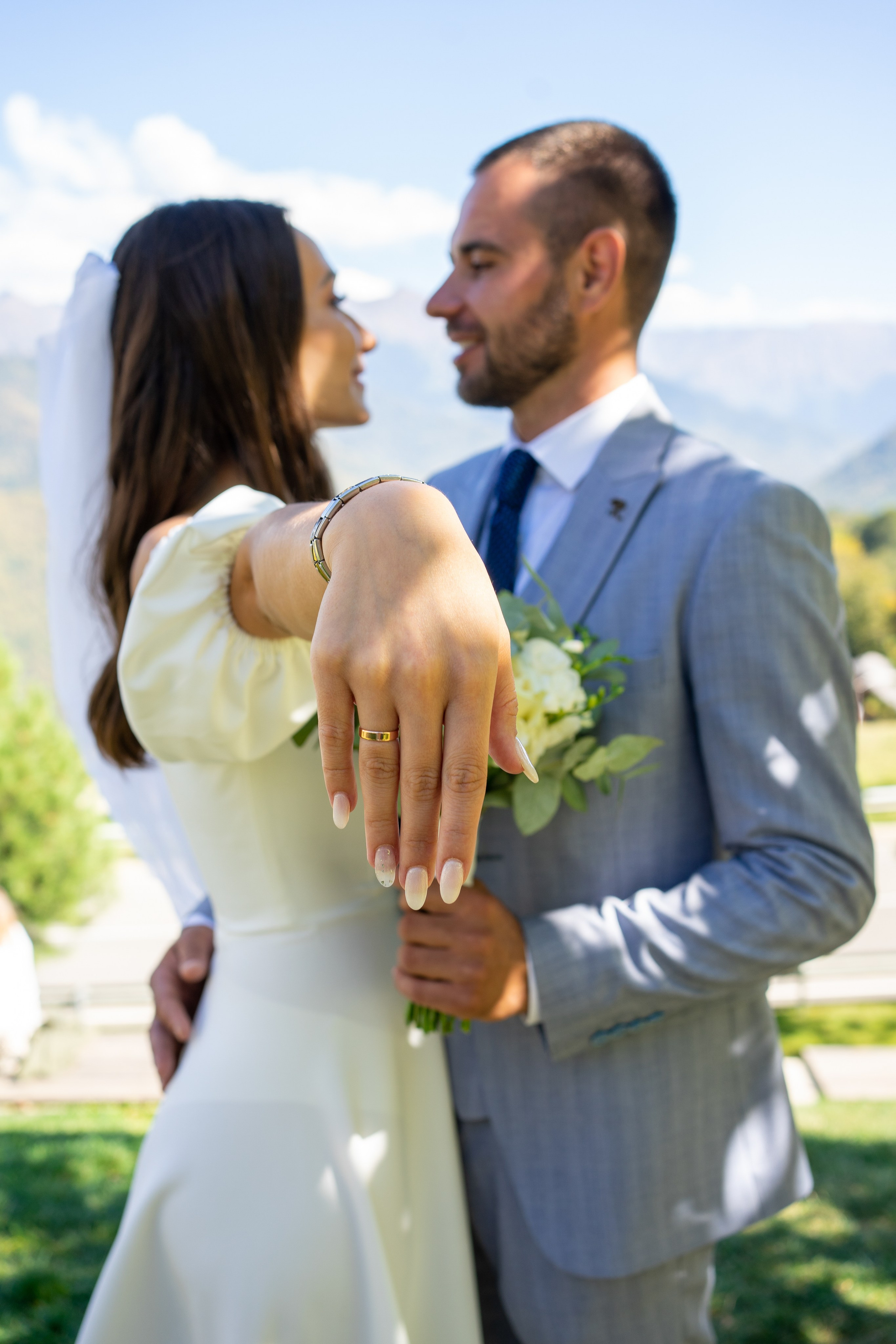 Свадебная прогулка в Красной поляне и на аллее пальм в Сириусе. Фотограф в Сочи Тиунова Маргарита и Тиунов Евгений