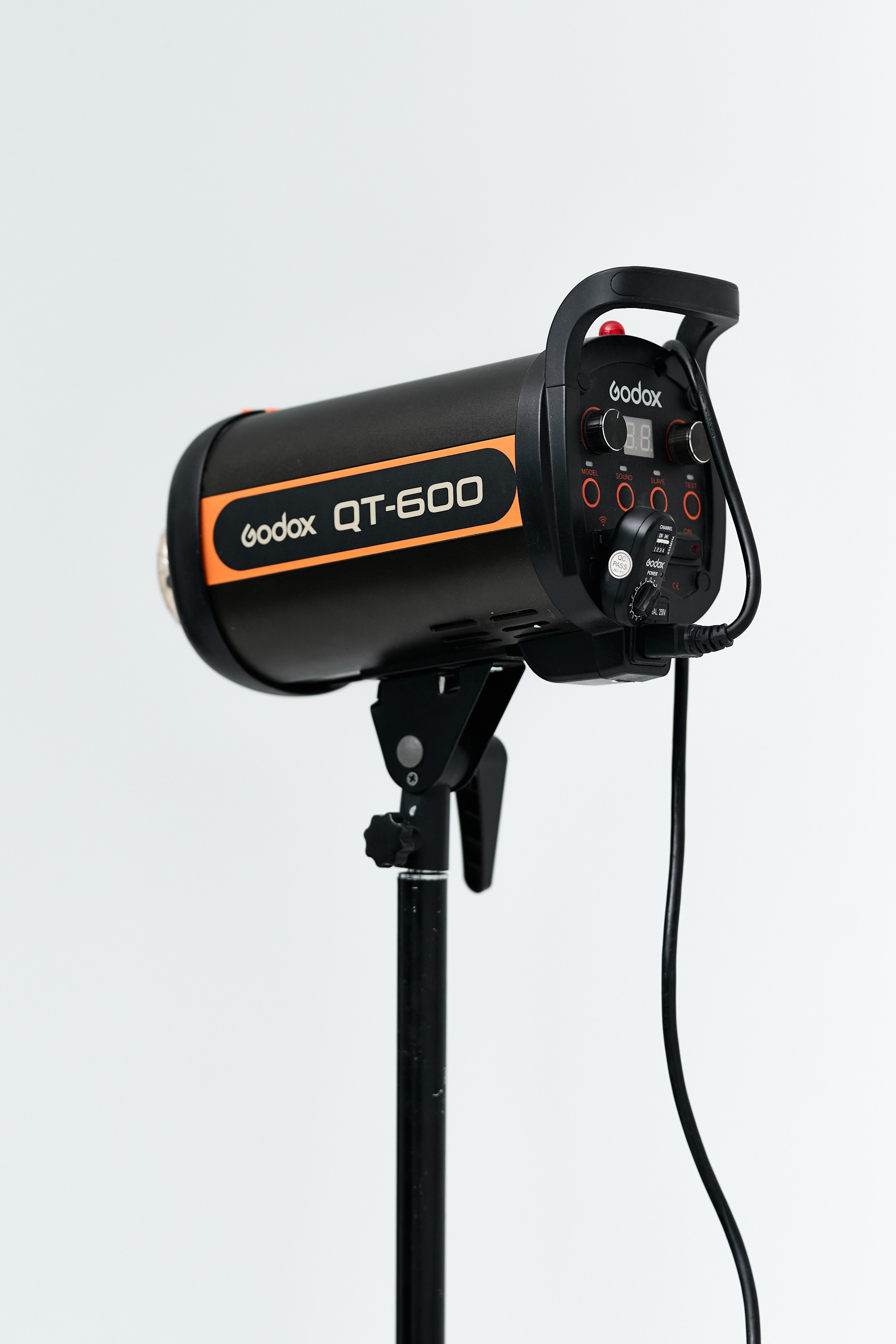 Источник импульсного света Godox QT 600 1 шт