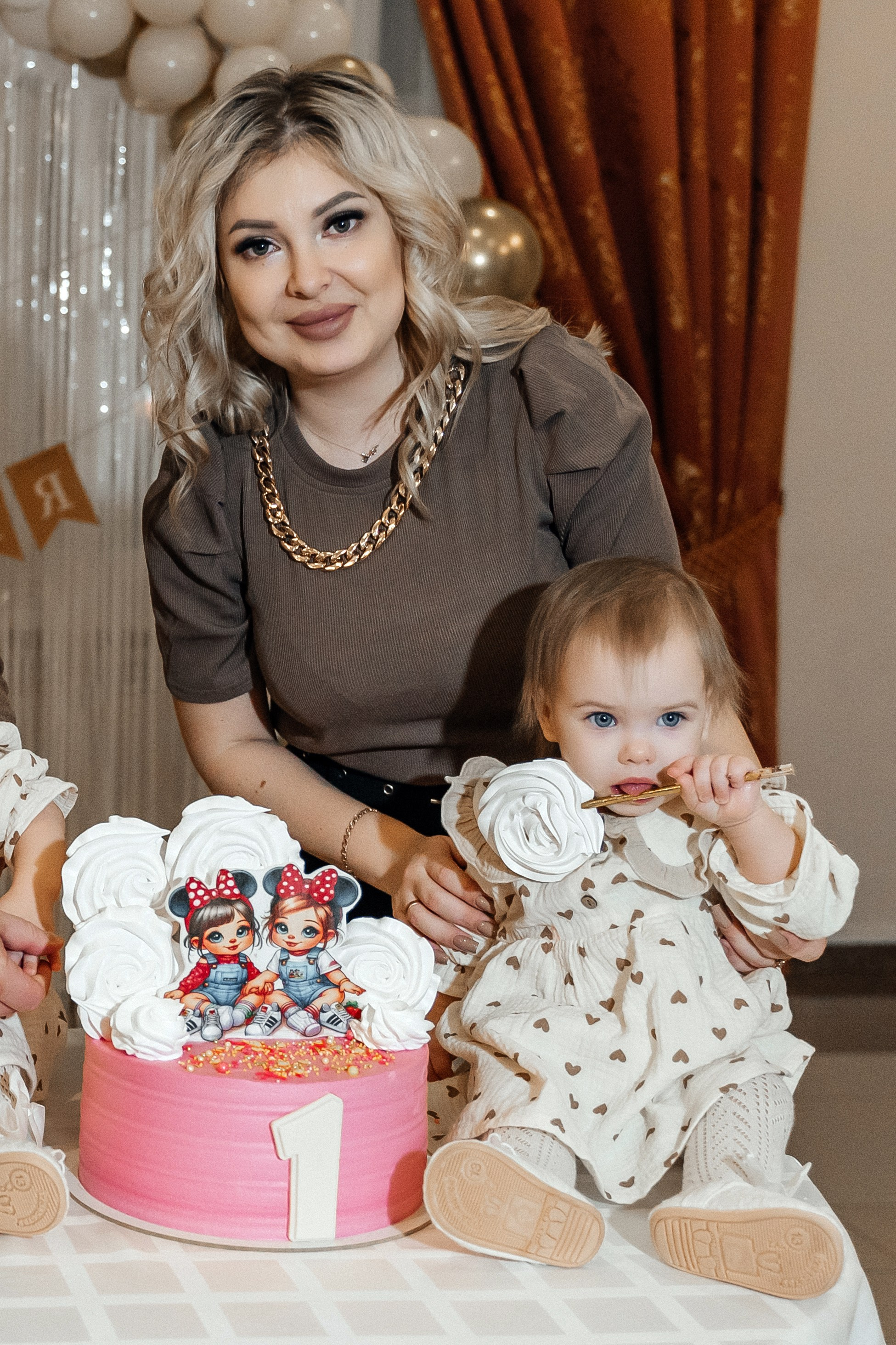 Александра и Виктория 1 годик. Семейный фотограф в Белгороде Амелина Алина