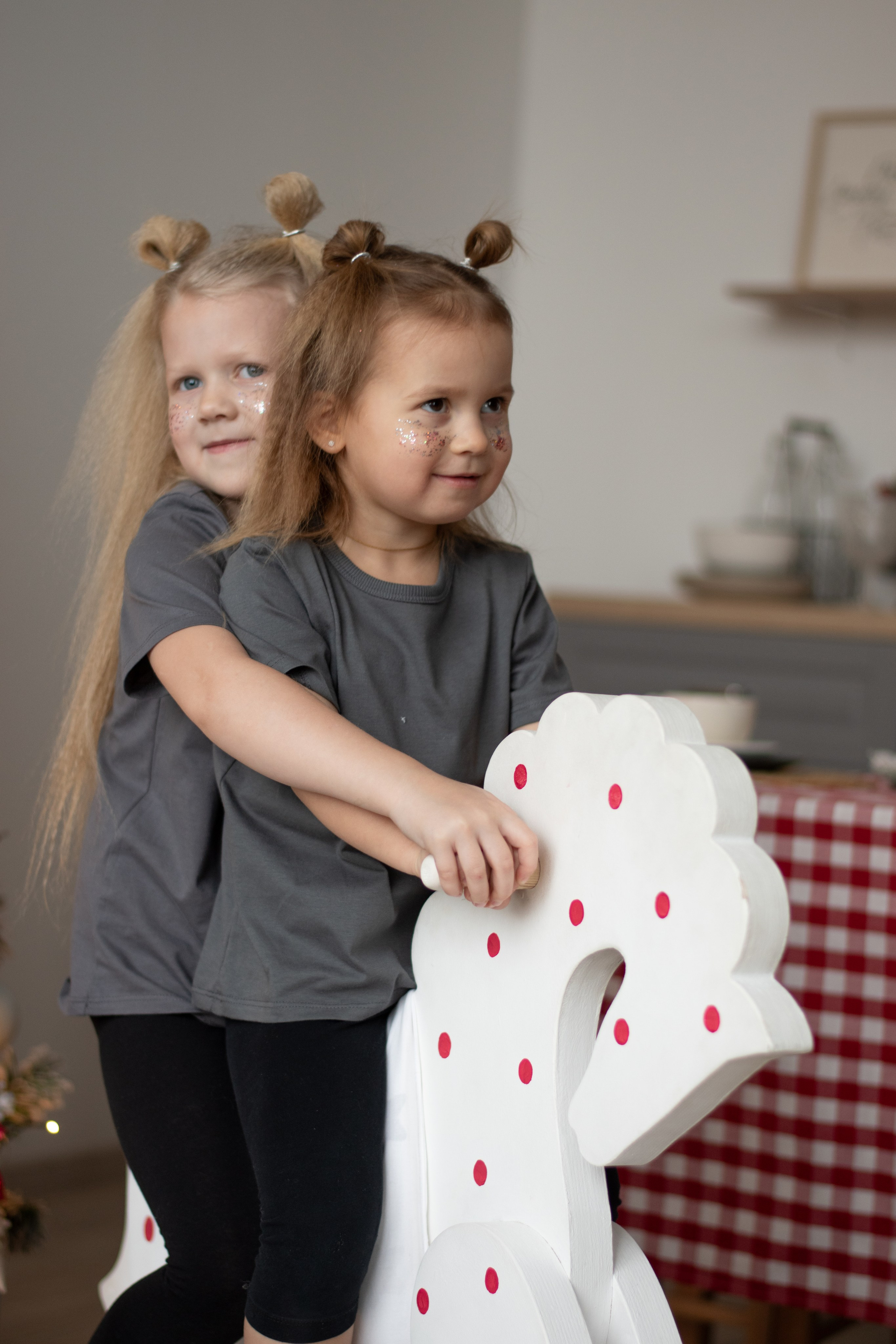 Ксения и прекрасные малышки Милана и Арина. Фотограф в Новосибирске Фальман Полина