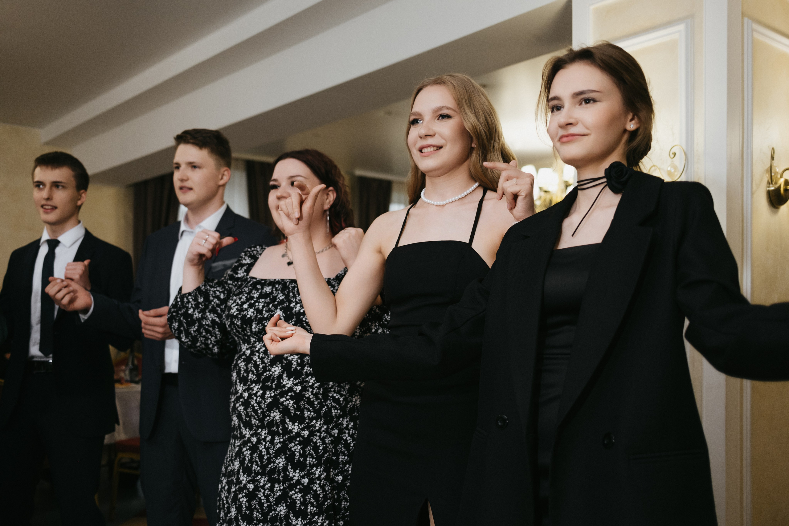 Выпускной 11 класс школы № 30. Свадебный и репортажной фотограф Денис Ожигин в Краснодаре и Краснодарском крае