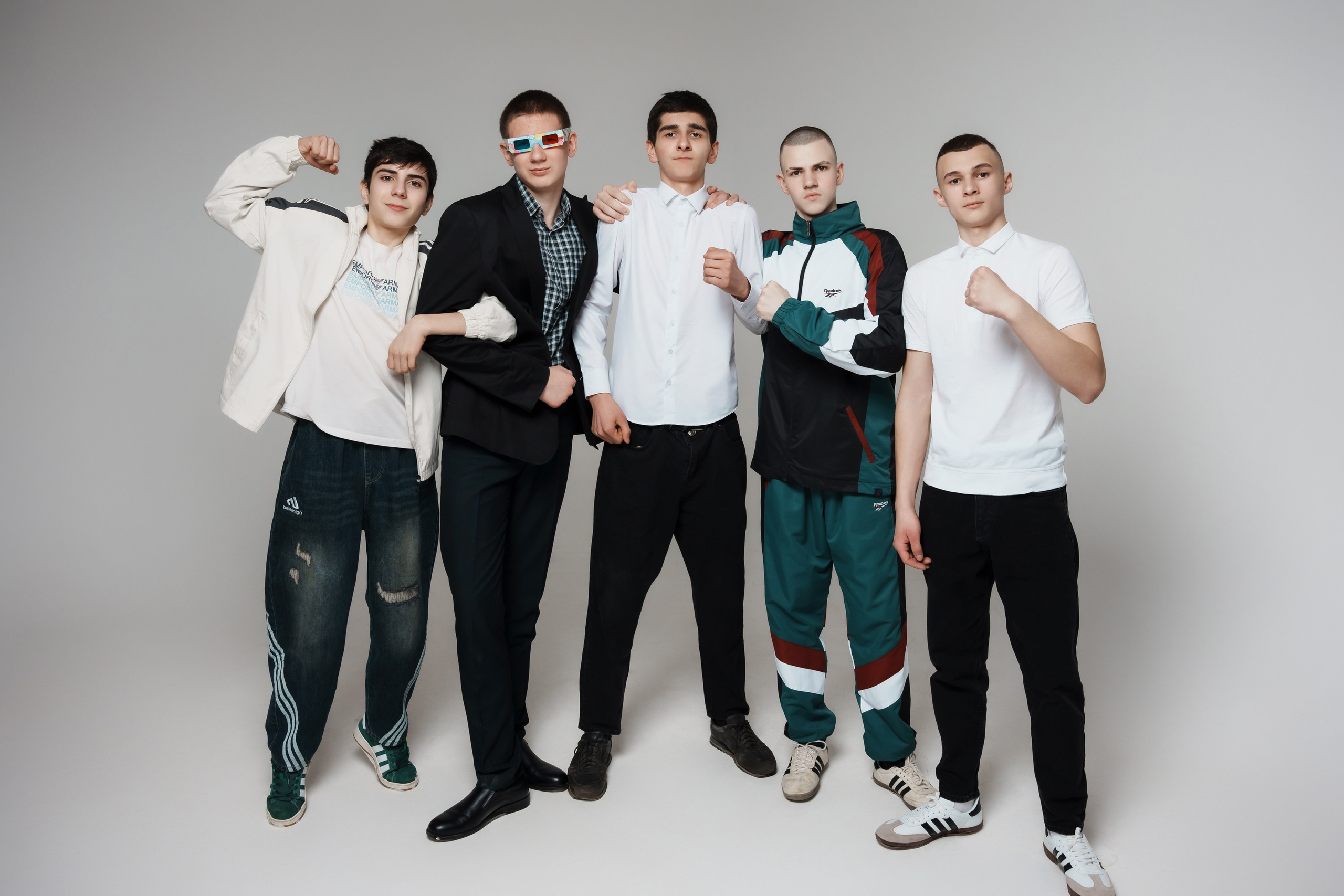 Групповые на белой циклораме. ВЫПУСКНЫЕ АЛЬБОМЫ, Школьный фотограф, семейный и свадебный в Саратове и области Ольга Плаксина