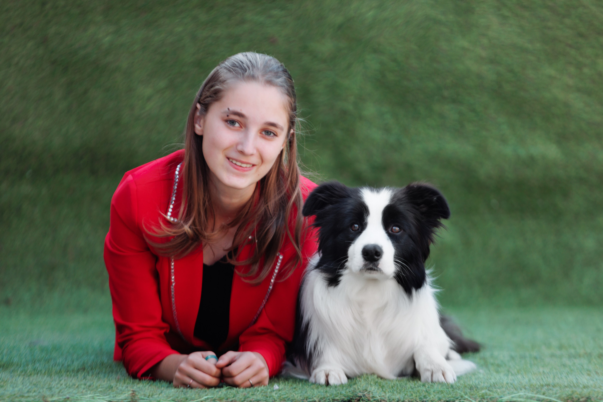 У дома с большой компанией от мала до велика. О нас