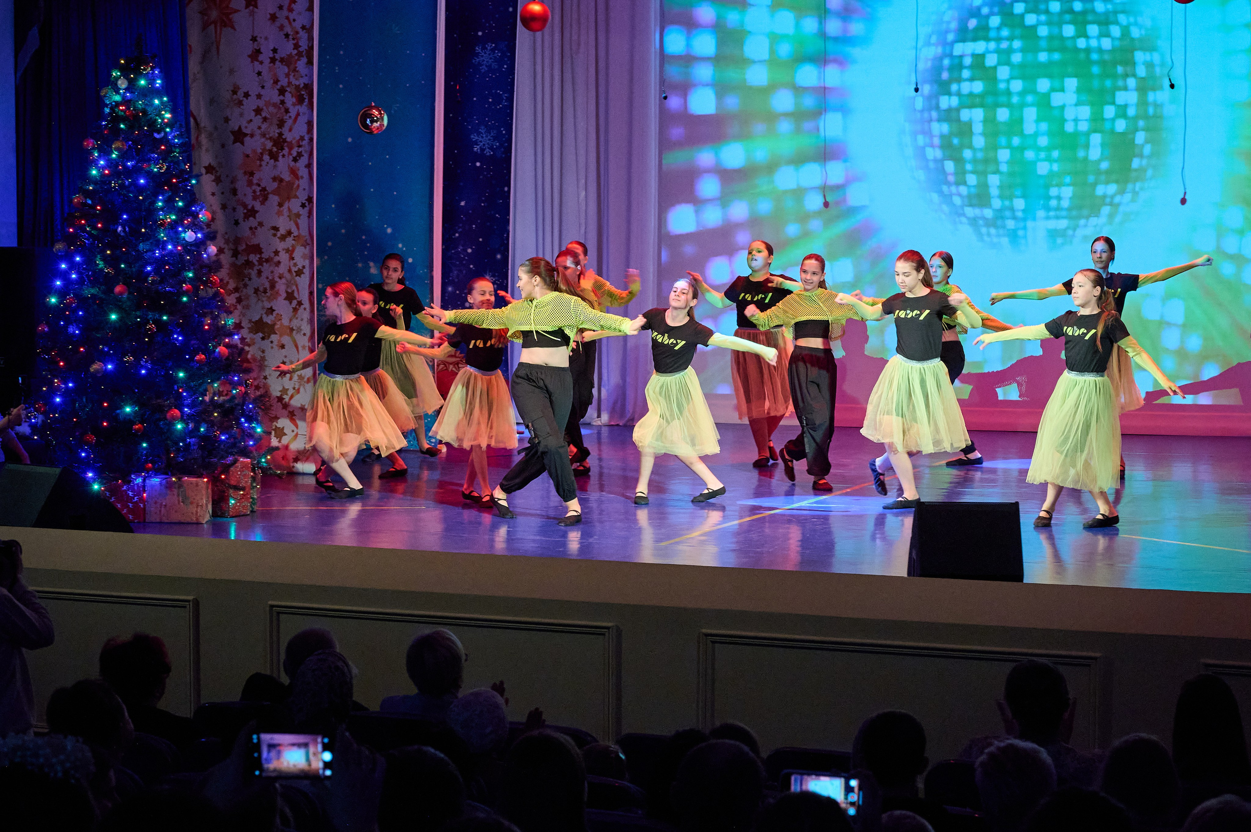 НГ концерт в Марьиной роще. Жизнь курорта Кабардинка в фотографиях