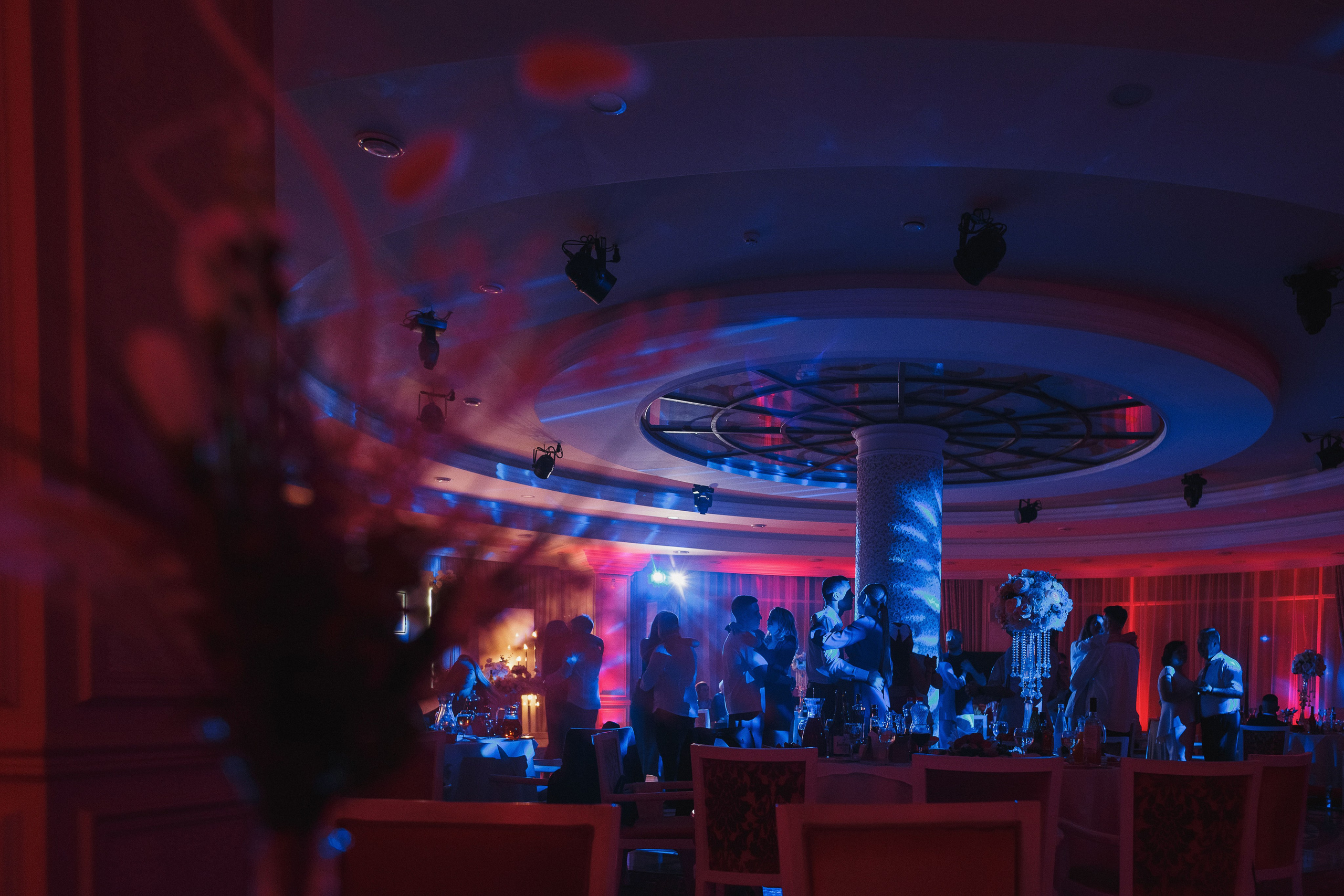 Фотограф в Таганроге летняя свадьба: Романтическая свадебная прогулка. Свадебный и семейный фотограф в Таганроге Бакарюк Антон