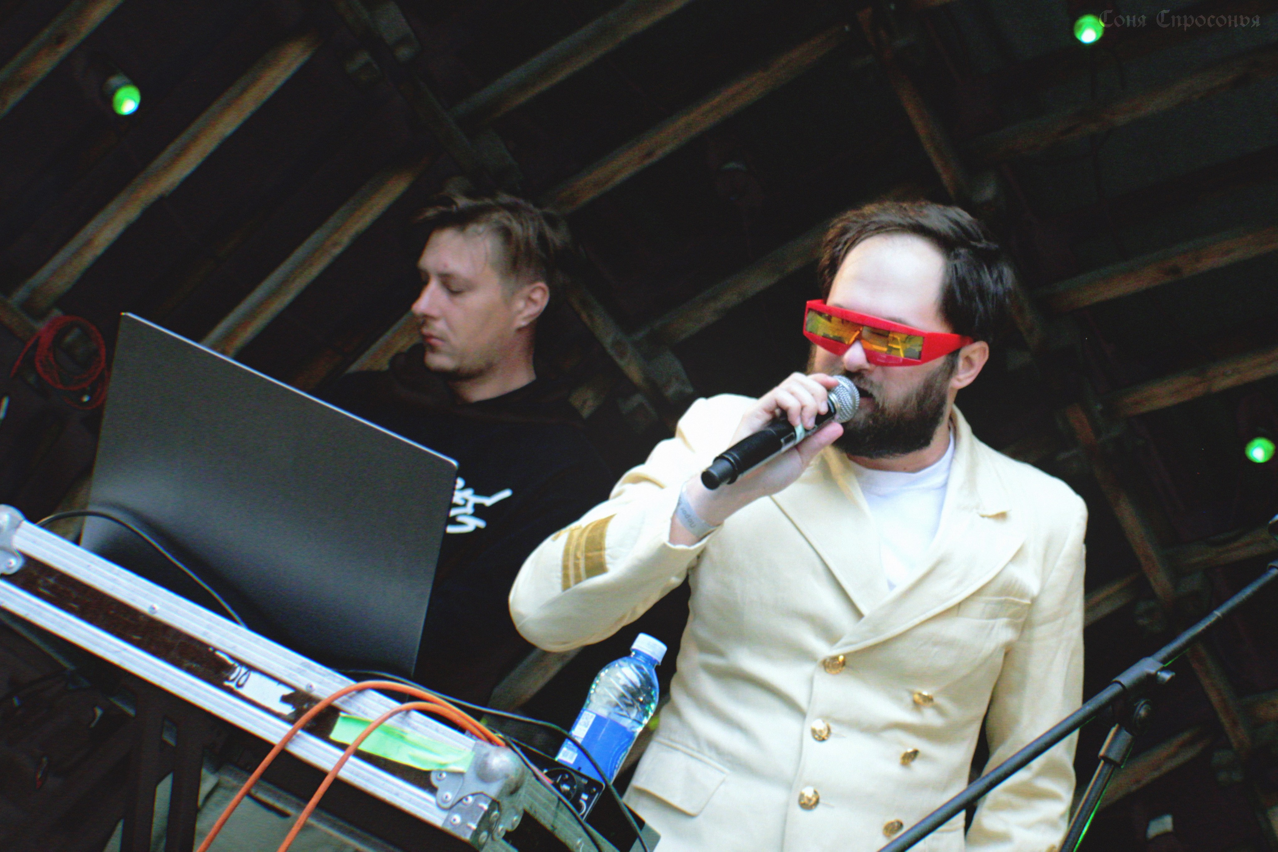 Синестетик 26.08.23. Концертный и портретный фотограф в Москве Соня Спросонья