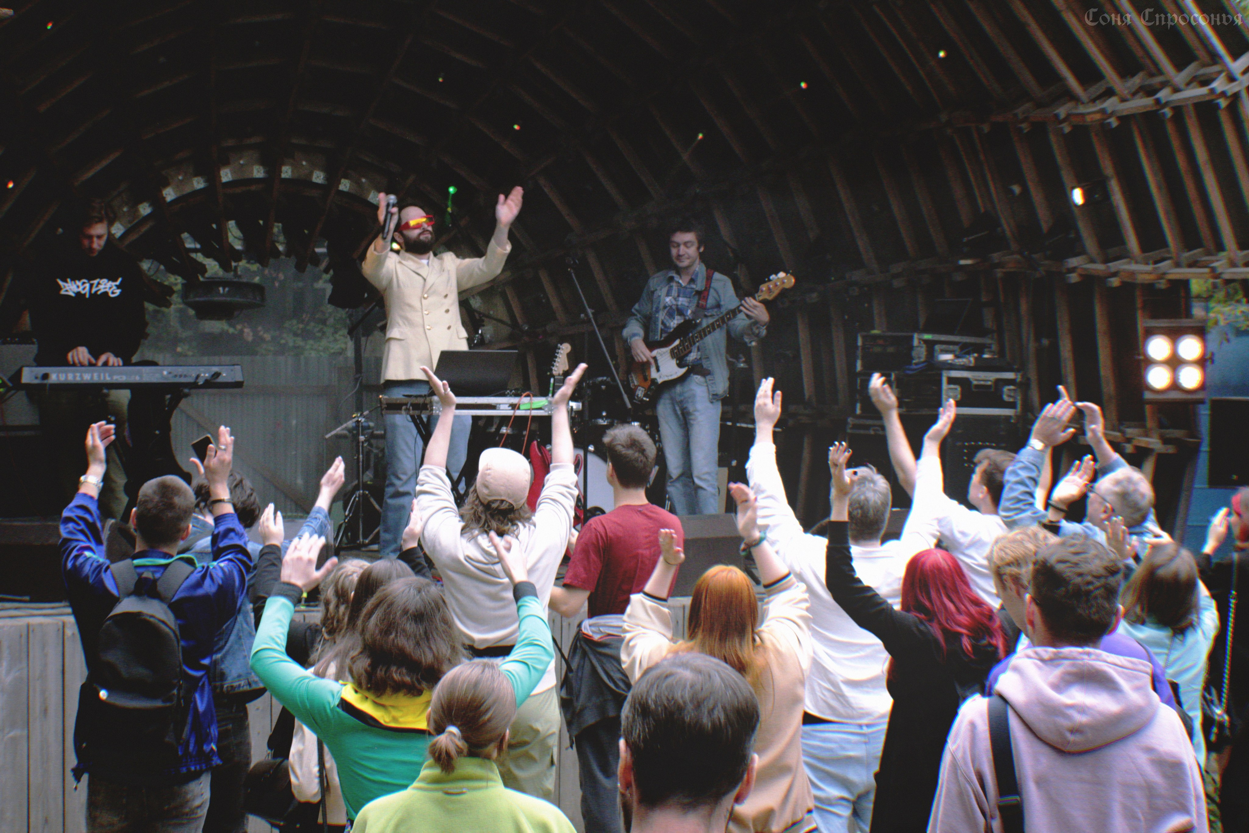 Синестетик 26.08.23. Концертный и портретный фотограф в Москве Соня Спросонья