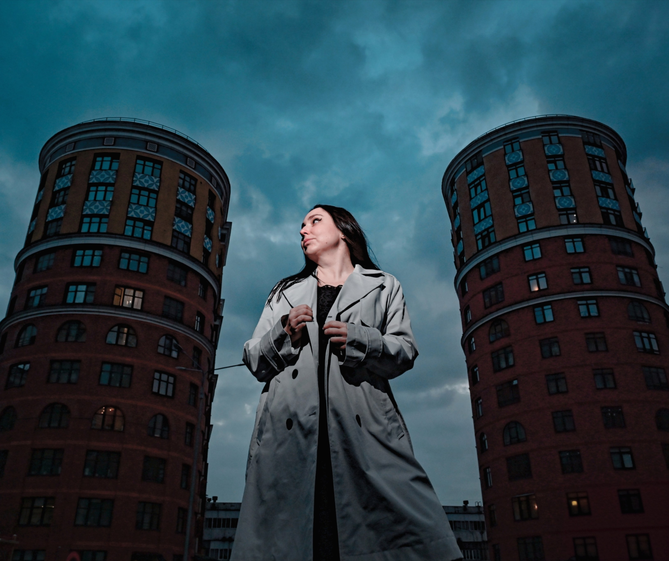 Женская фотосессия в поле с подсолнухами и ромашками. Фотограф в Ярославле Владимир Летуновский