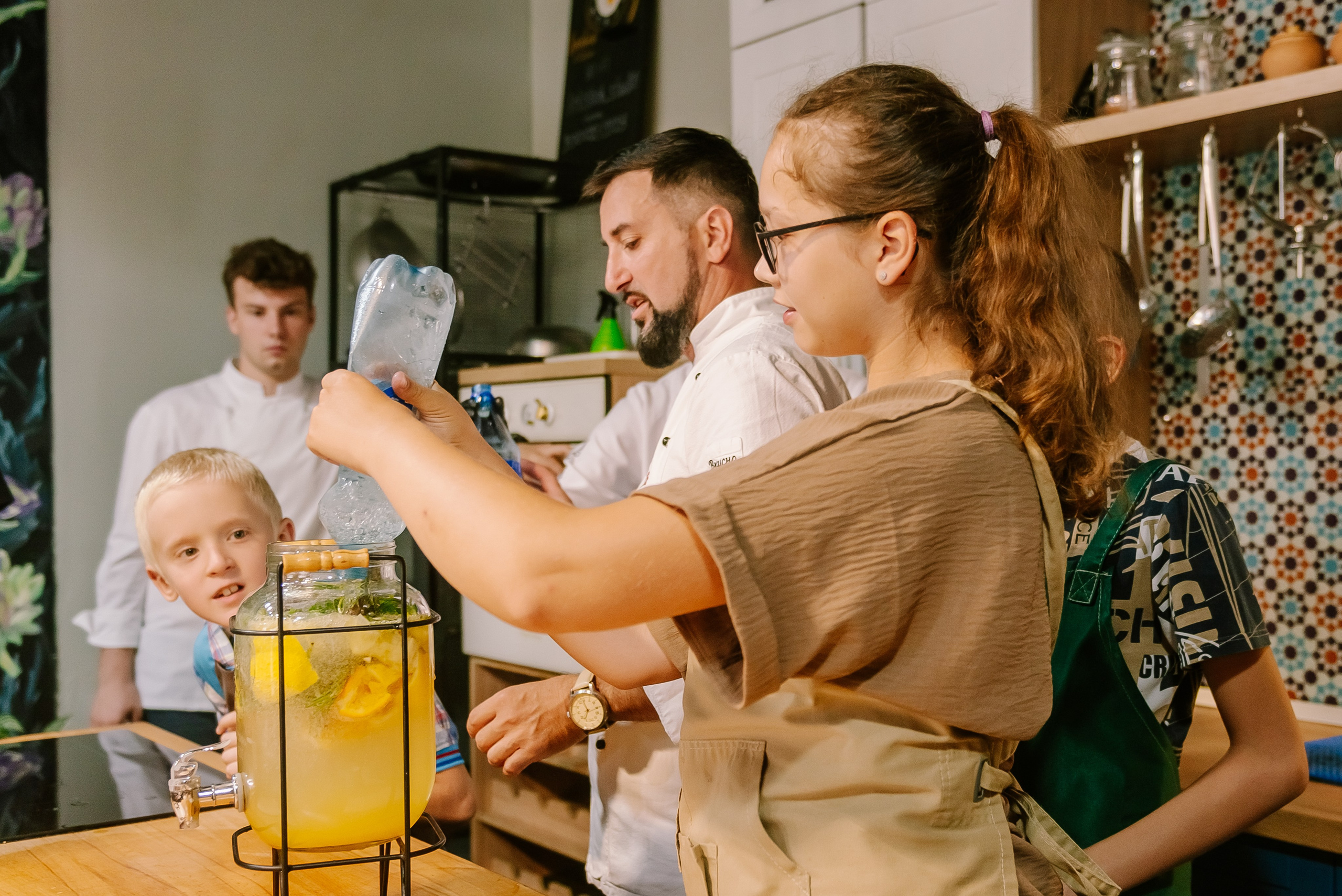 Инклюзивная кухня добра в Артишок 30. 07.35. Детский фотограф, семейный фотограф и репортажи в Кемерово