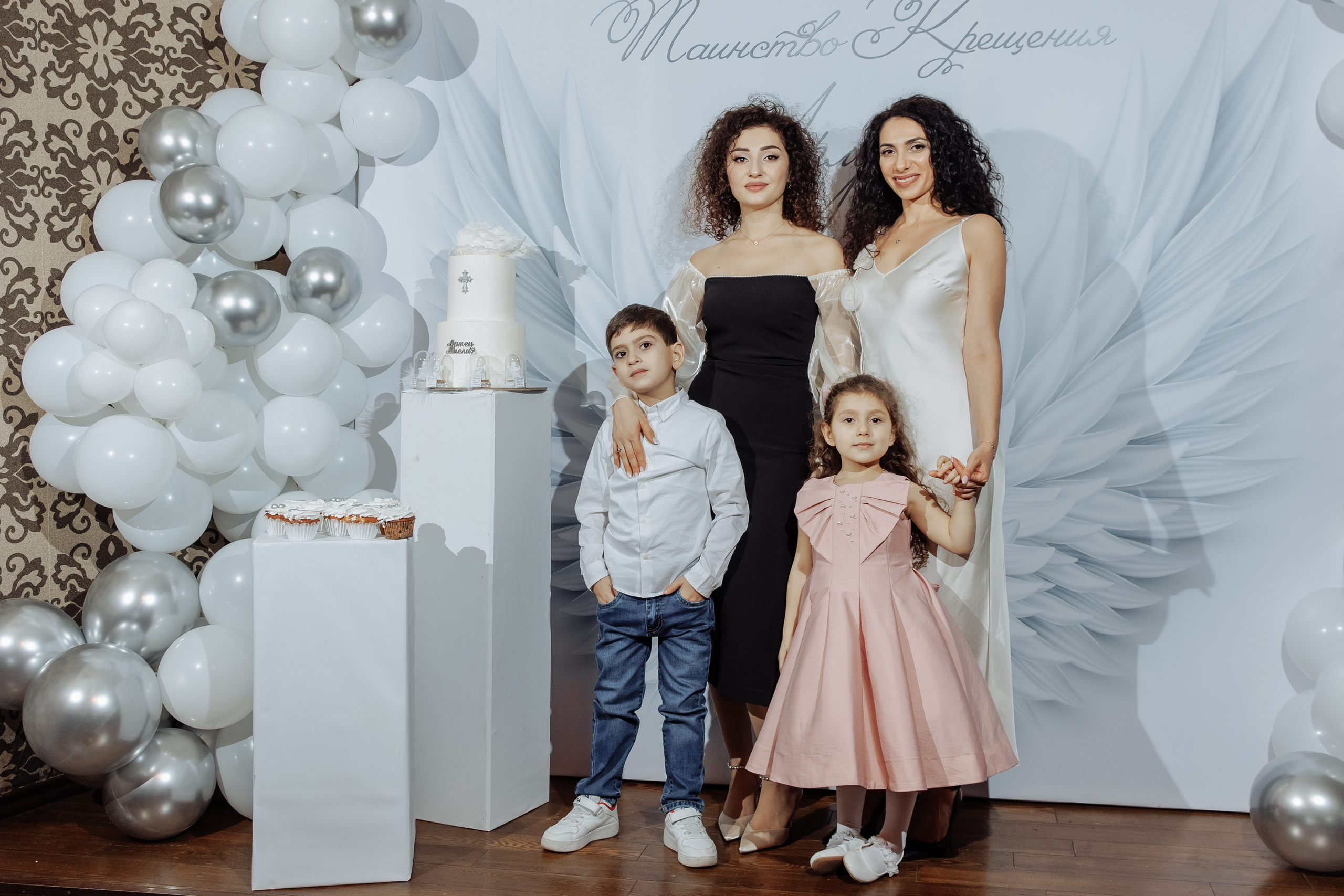 Крестины и день рождения. Семейный фотограф на крещение и венчание