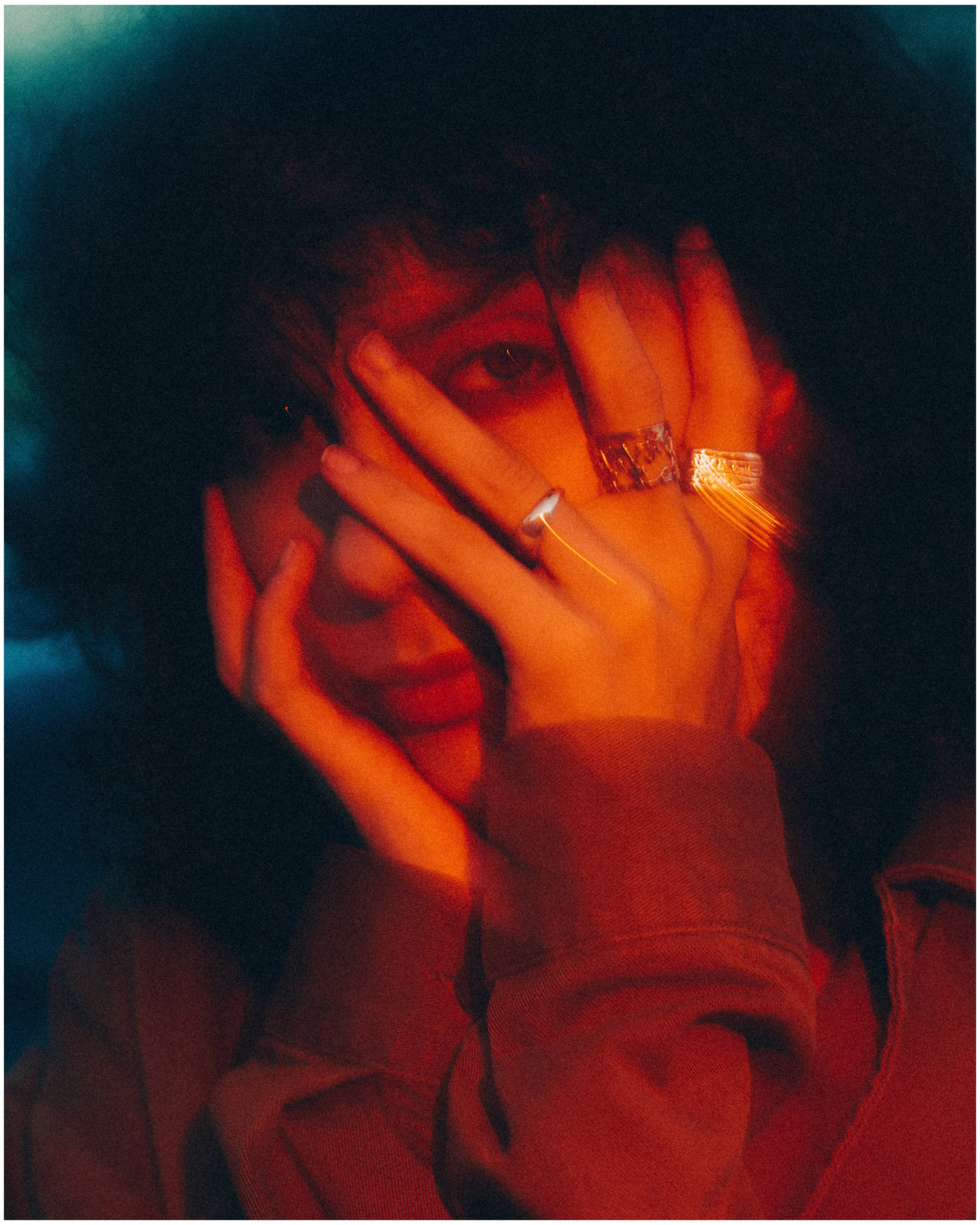 Фотосессия с цветным светом на улице