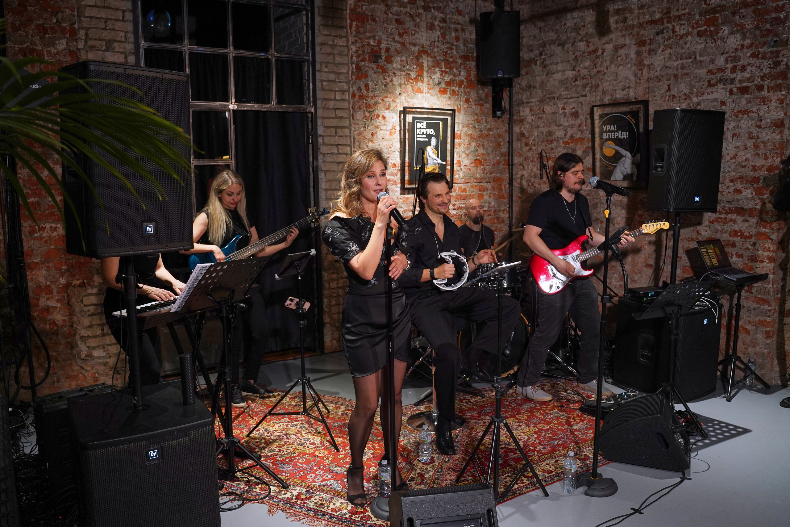 Концерт кавер группы. Фотограф