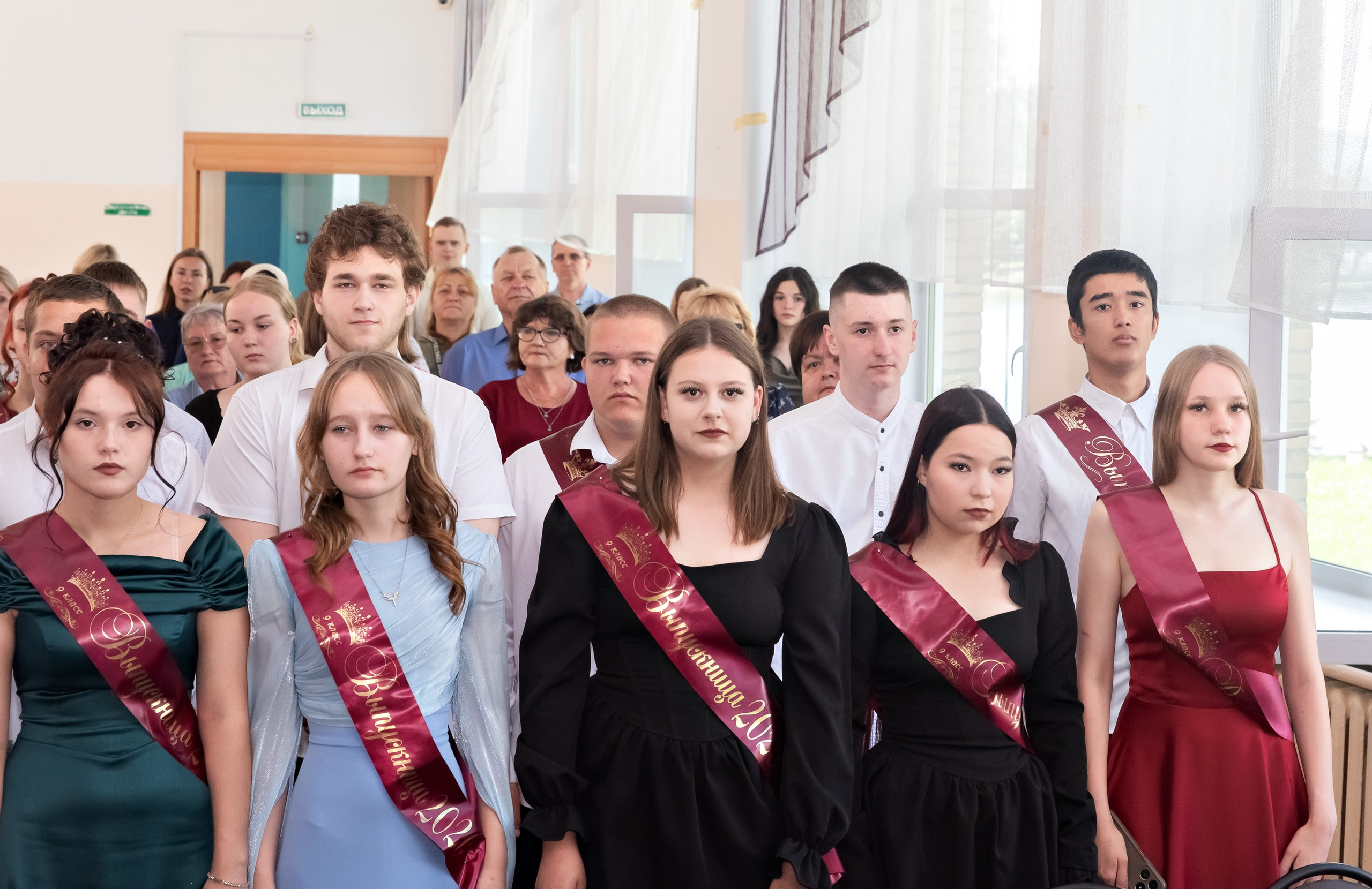 Выпускной школы № 3 вручение аттестатов в актовом зале. Свадебный и семейный фотограф в Кыштыме Челябинске Марина Шигапова