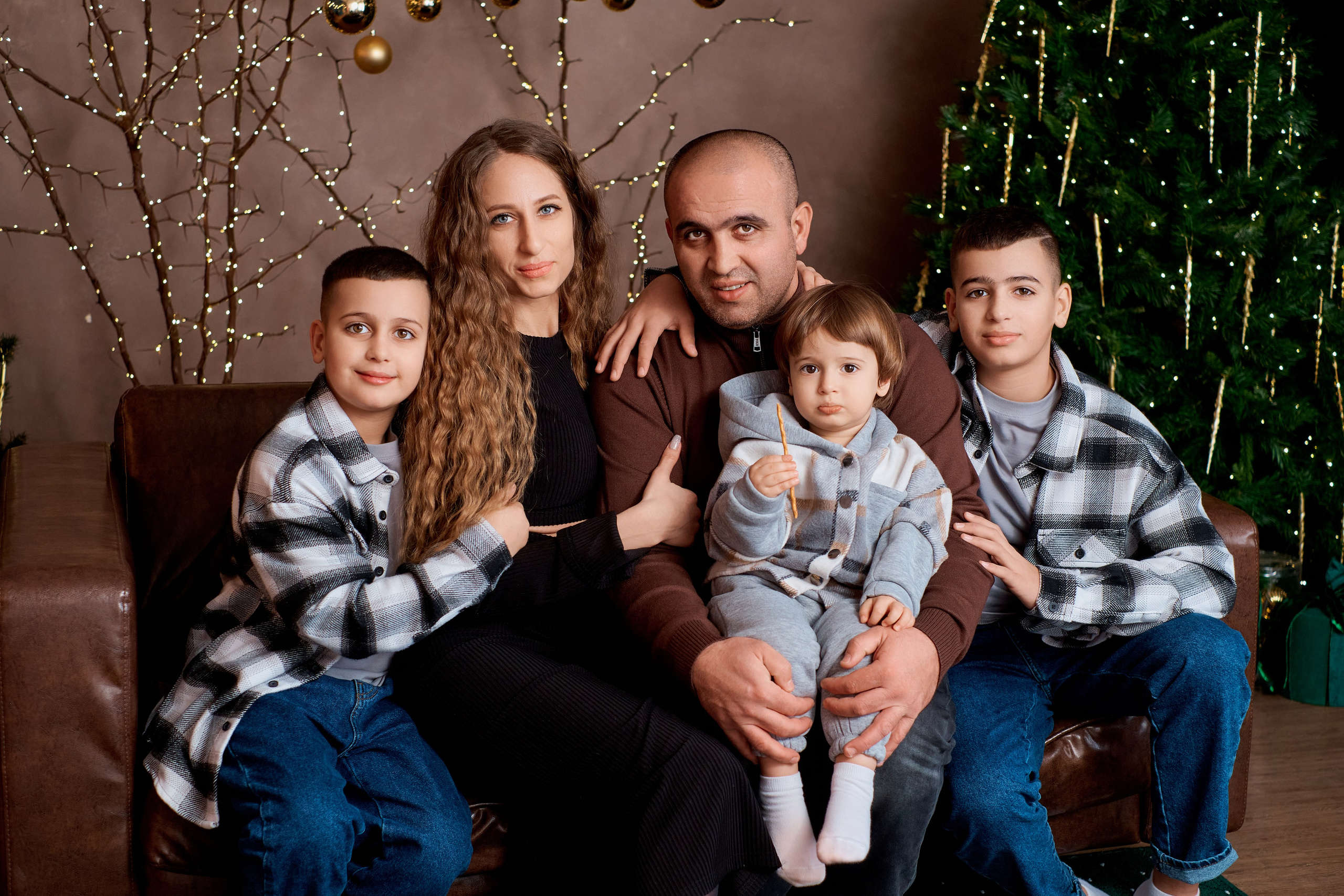 Новогодняя семейная фотосессия в студии Сова. Фотограф Таганрог Анна Трайжон