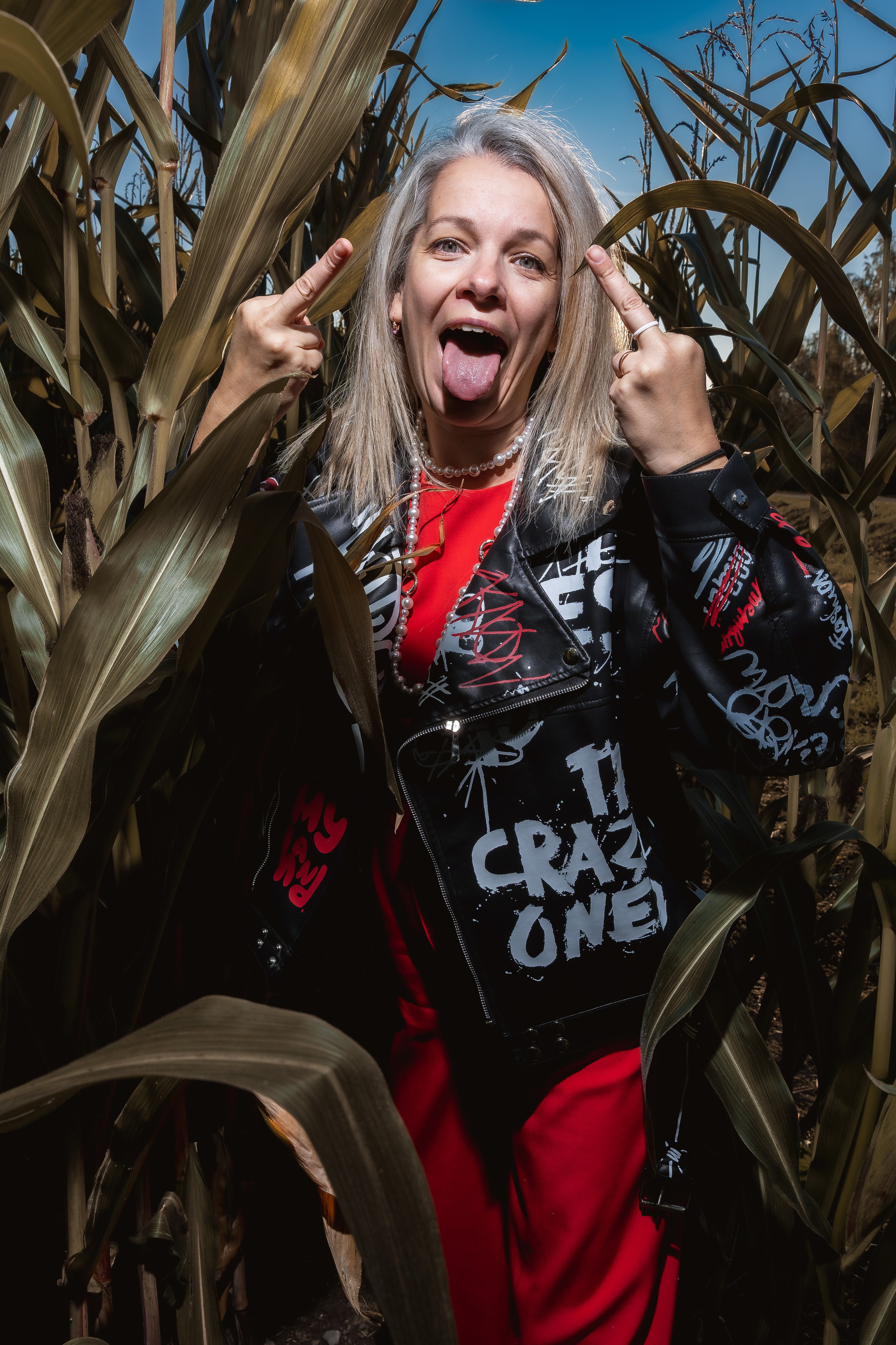 Дерзкая фотосессия девушки в кукурузе