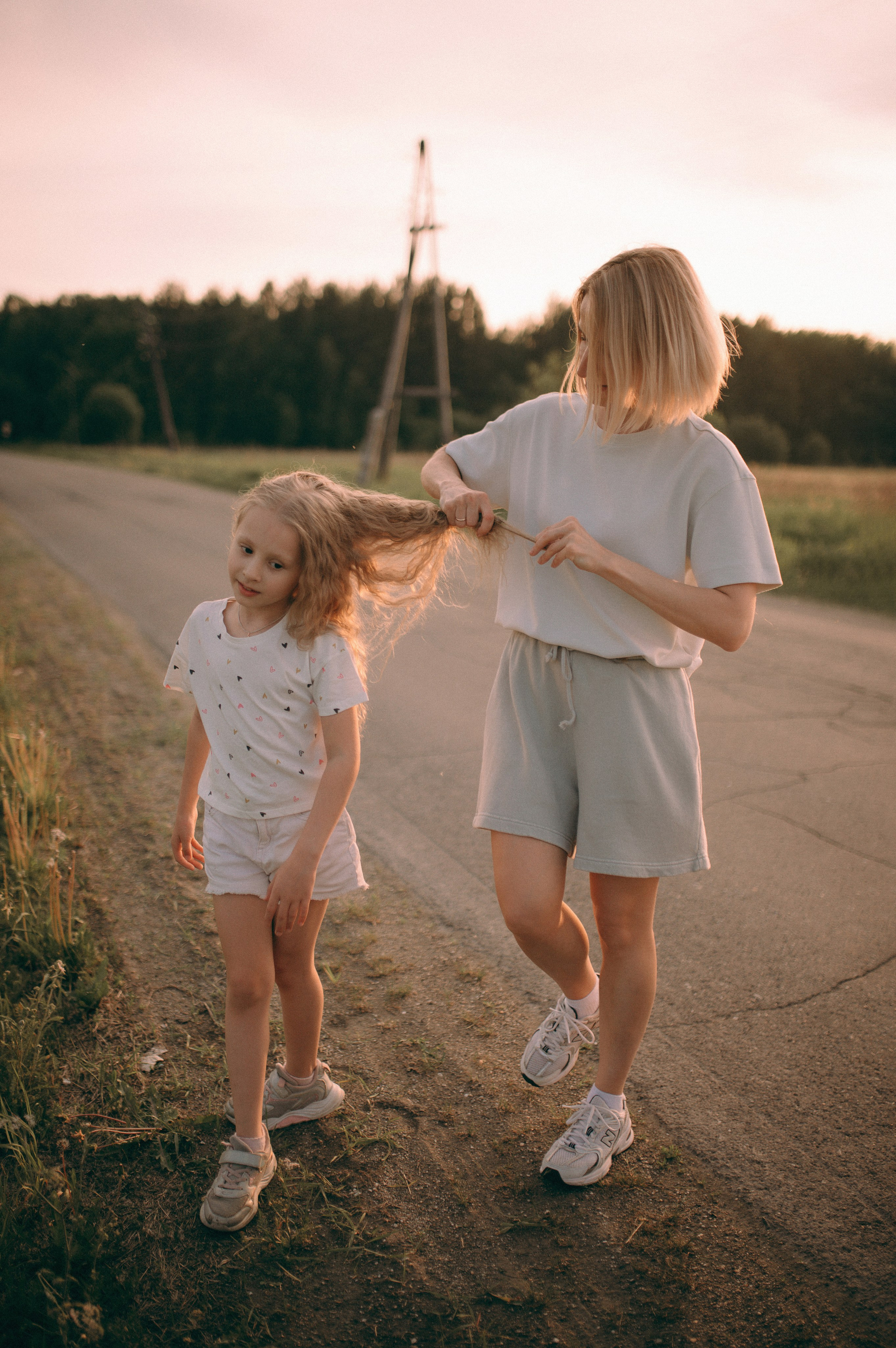 Валя и Лена. Фотограф, г. Лесной Свердловской области