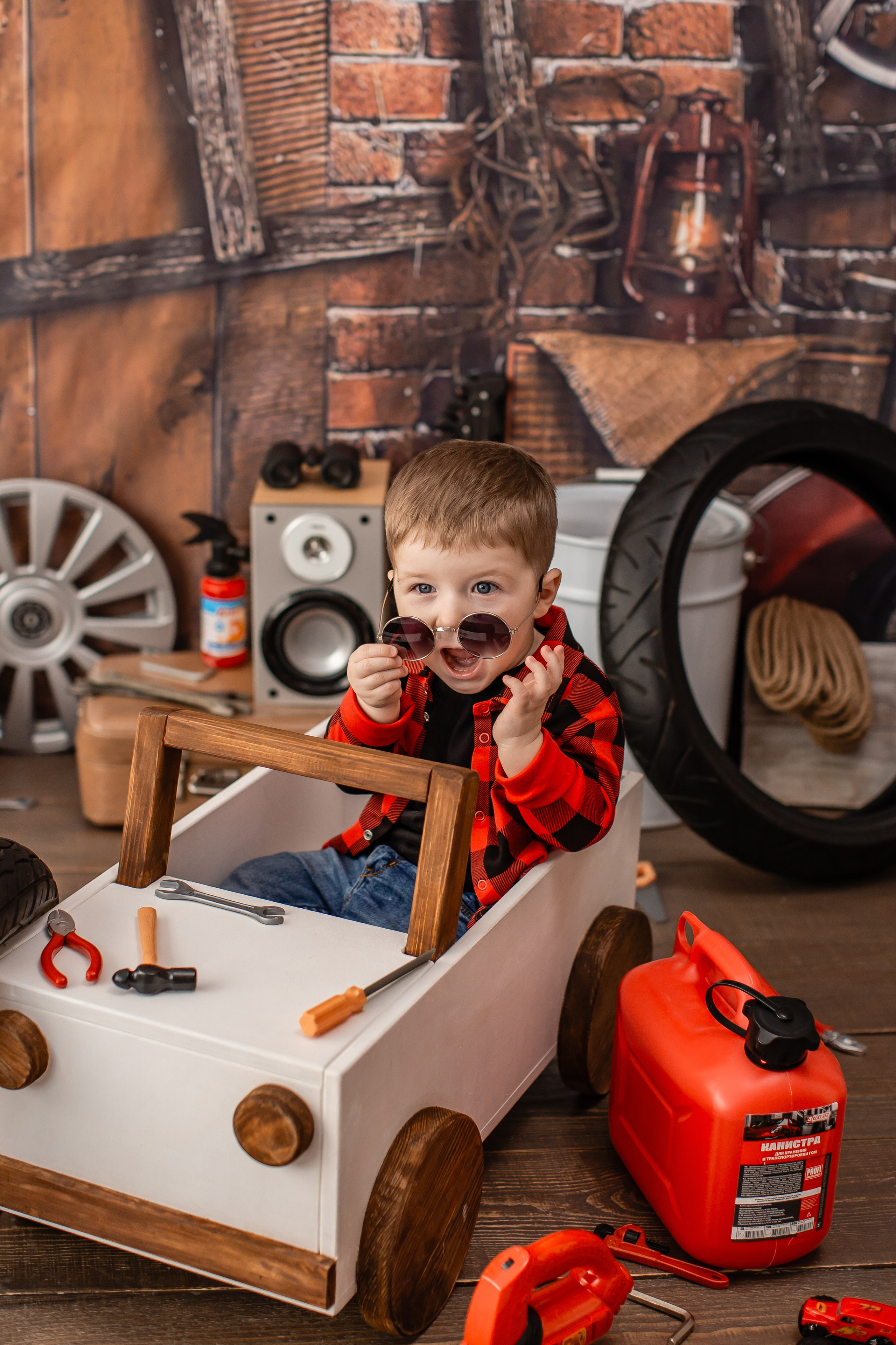 Фотодень " ГАРАЖ «(для 1-4 года) 20.09.26 г запись идёт. Детский семейный фотограф на первый годик город Новосибирск Дымова Светлана пакеты всё включено 1-3 года