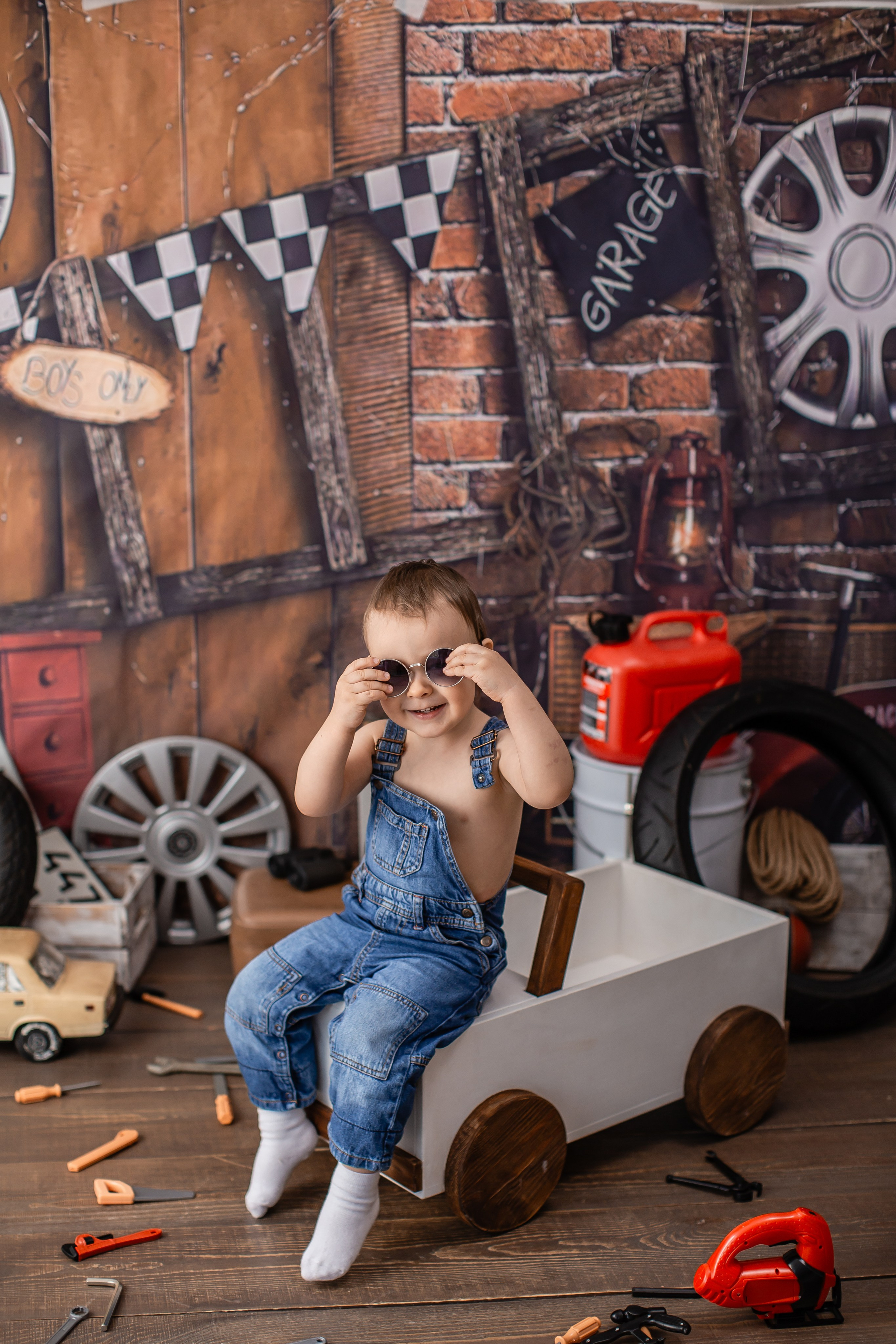 Фотодень " ГАРАЖ «(для 1-4 года) 20.09.26 г запись идёт. Детский семейный фотограф на первый годик город Новосибирск Дымова Светлана пакеты всё включено 1-3 года