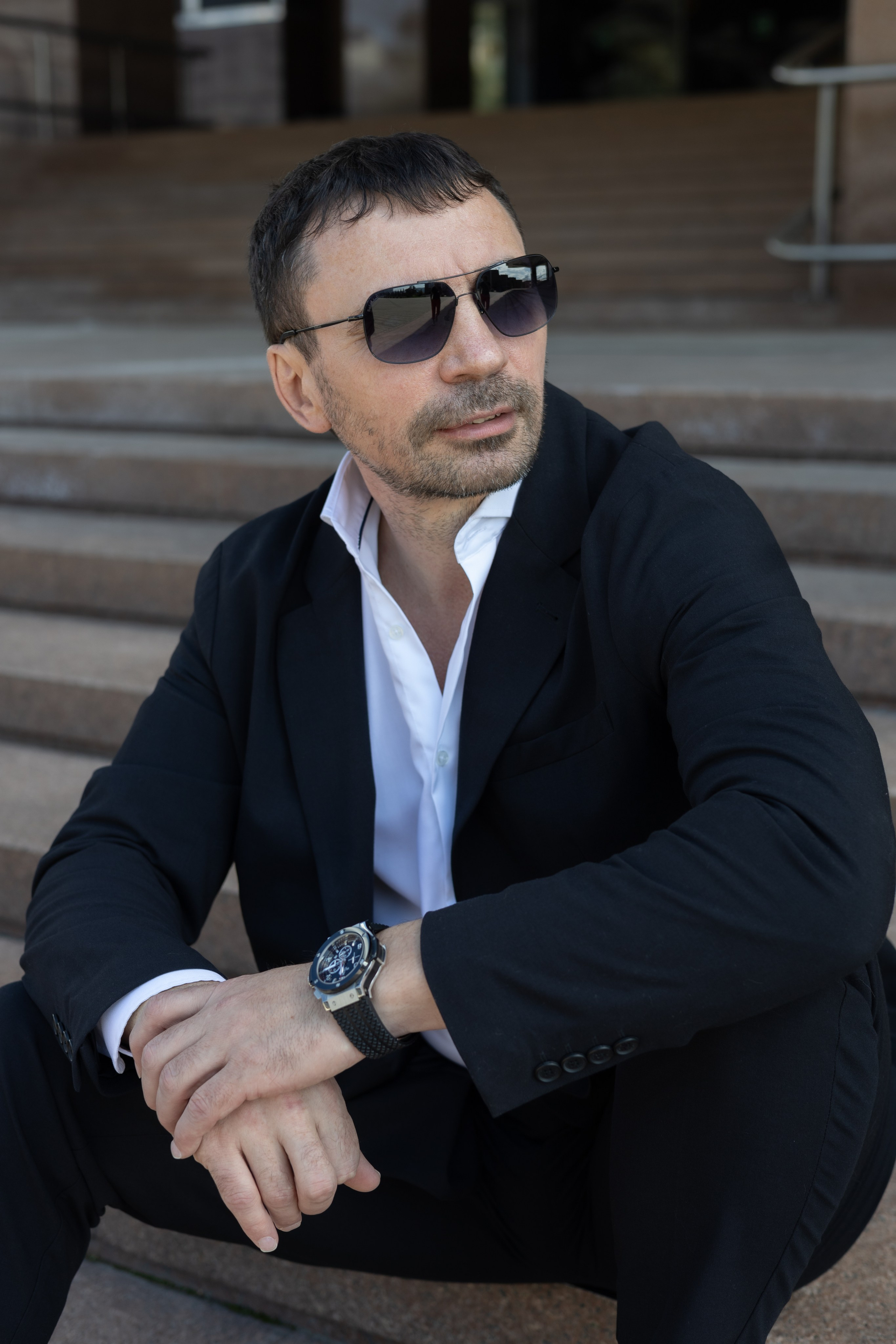 МУЖСКИЙ ПОРТРЕТЫ УЛИЦА. Фотограф Красноярск съемки лавстори, фотосессия в студии, портретная съемка, творческие фотосессии