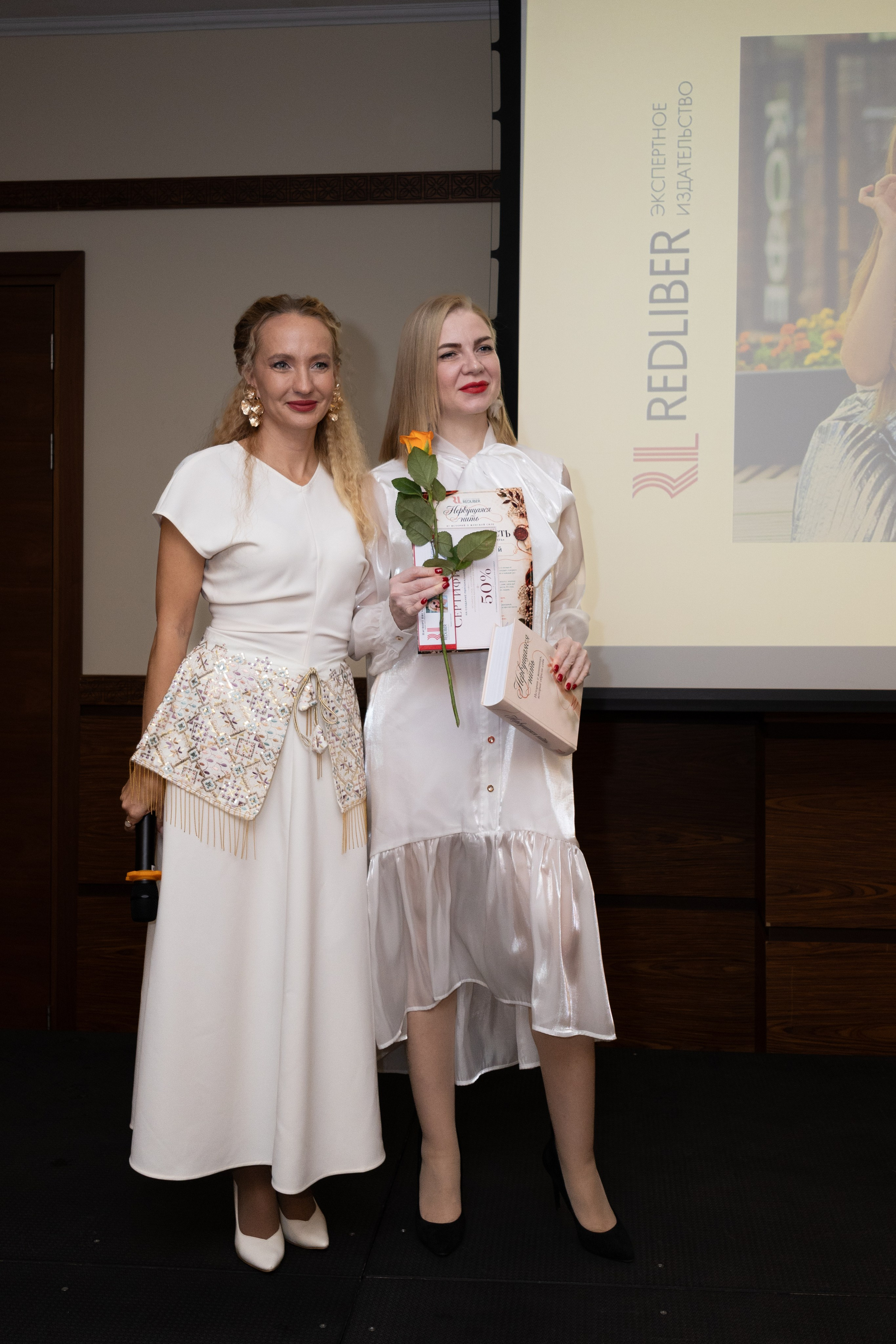 Презентация книги «Нервущаяся нить» издательство REDLIBER. ОКТЯБРЬ 2026. Фотограф Красноярск