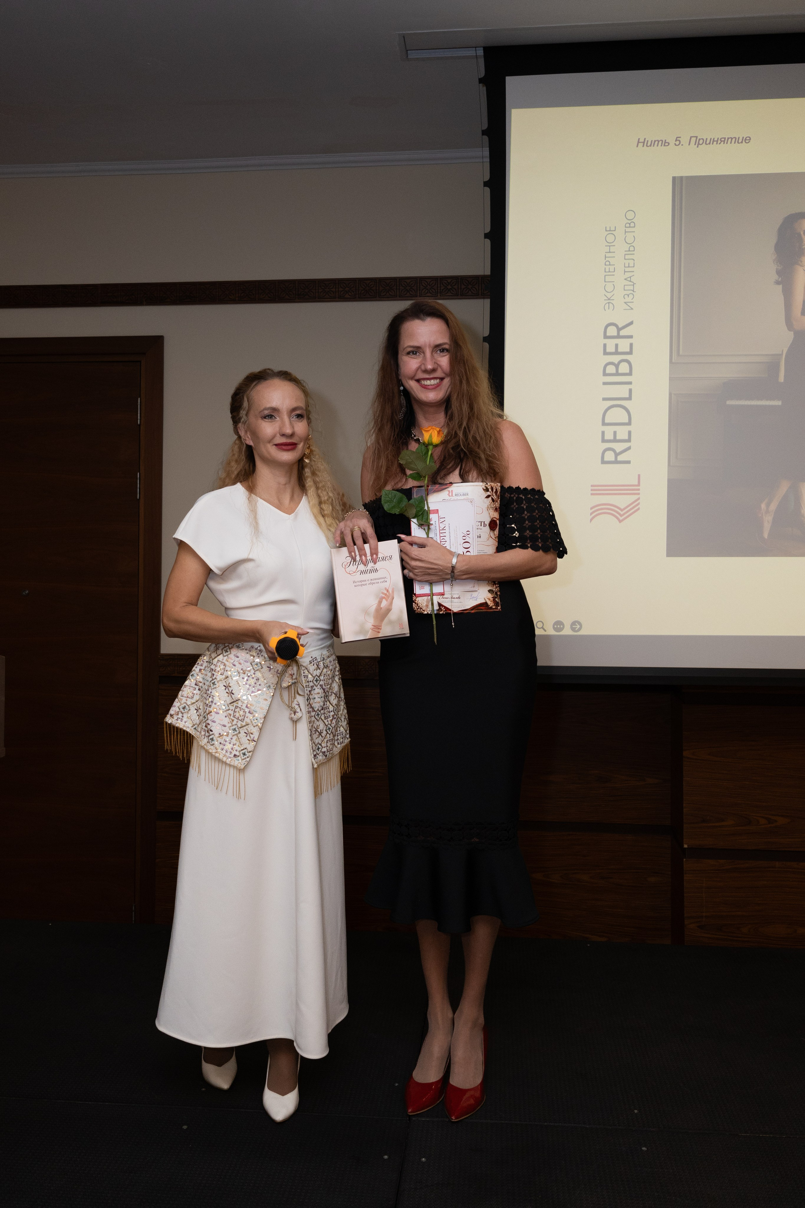 Презентация книги «Нервущаяся нить» издательство REDLIBER. ОКТЯБРЬ 2026. Фотограф Красноярск