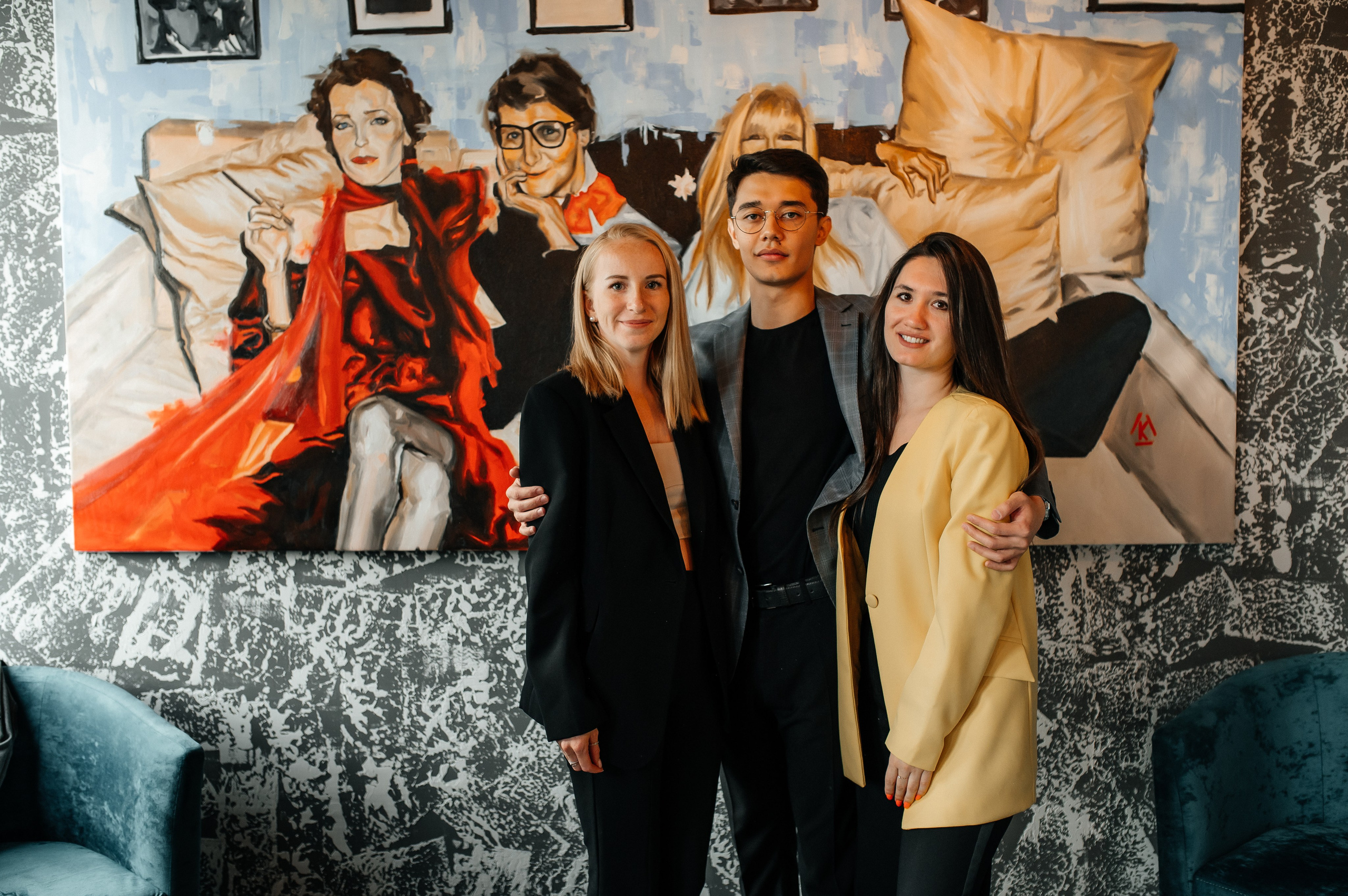 Презентация картины Карима в Париже. Фотограф Нижний Новгород