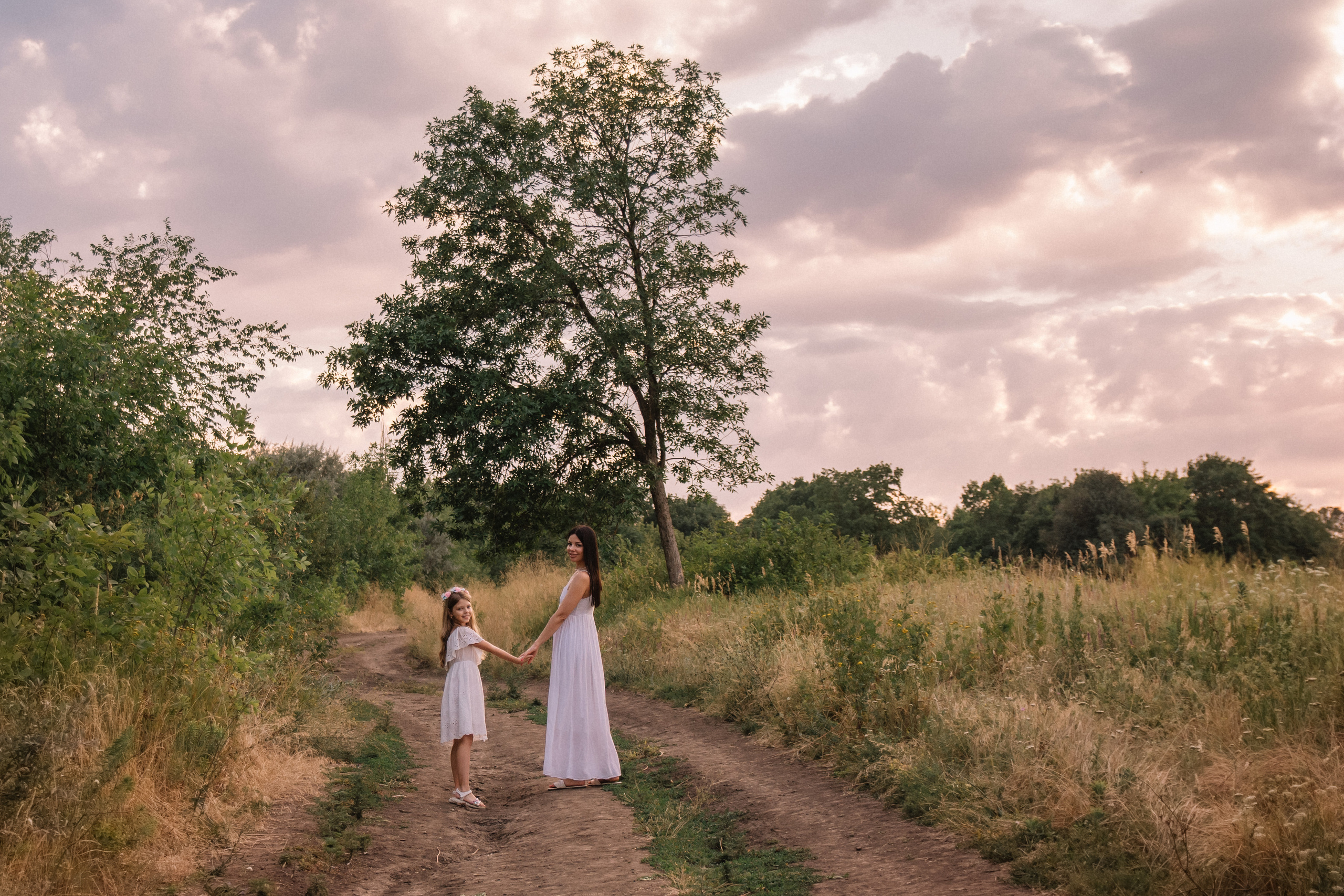 Прогулочная фотосессия мама и дочка, Елена и Милана. Семейный и детский фотограф Кущ Наташа