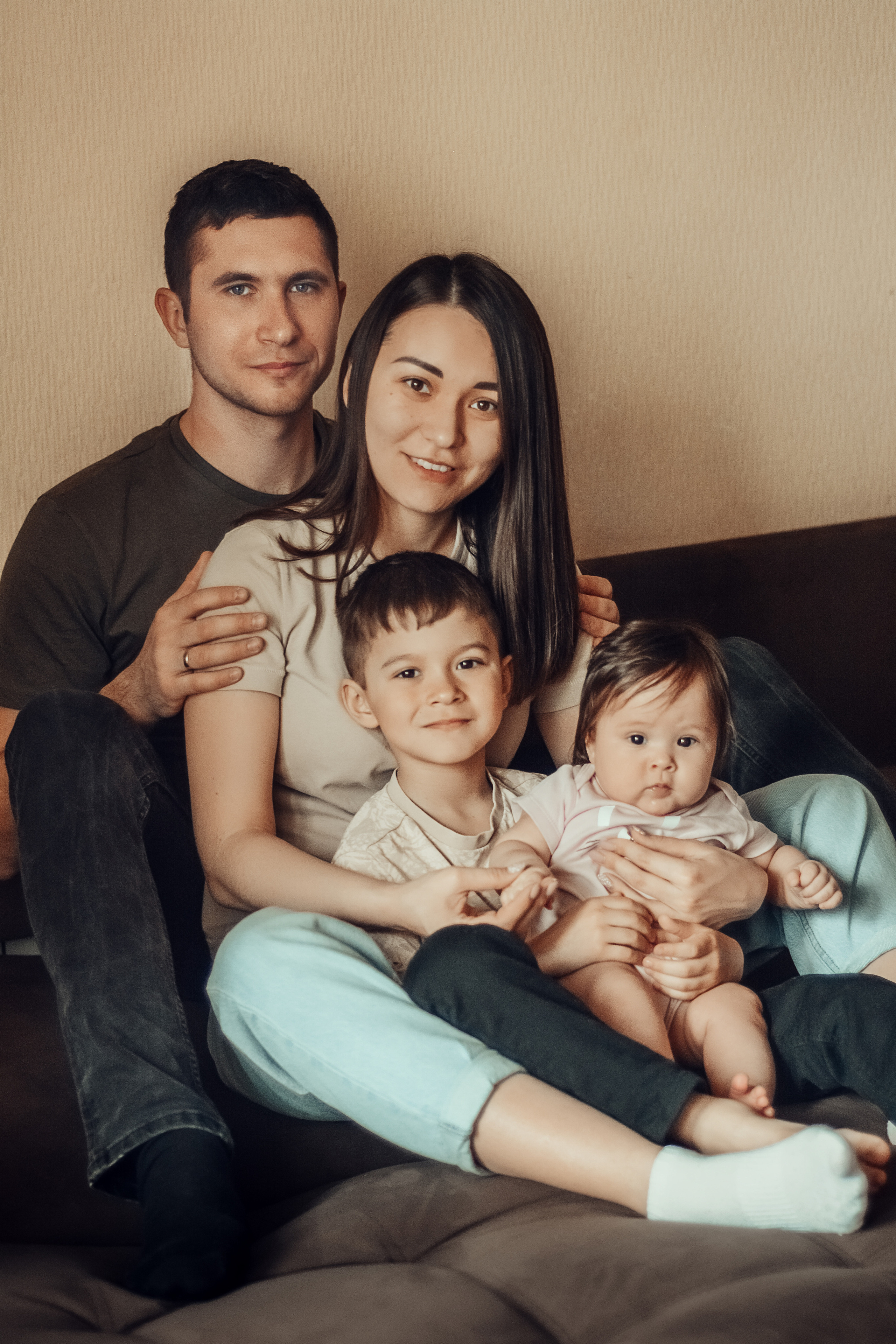 Семейная домашняя фотосессия Нелли. Семейный и детский фотограф Кущ Наташа