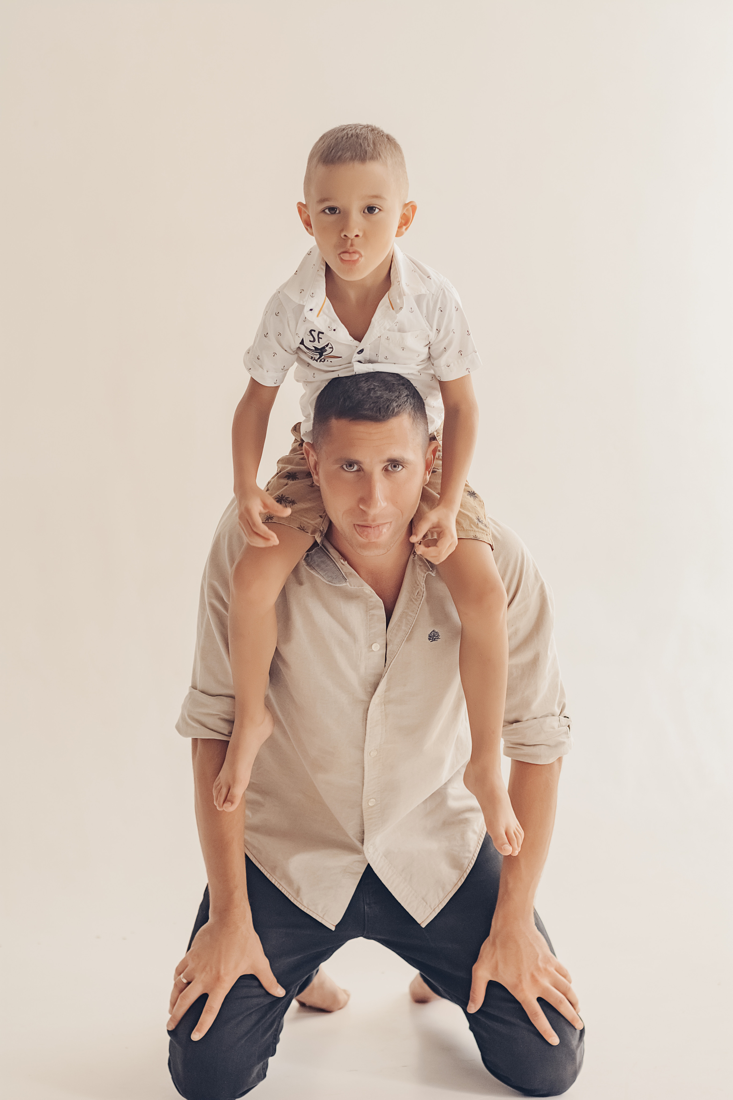 Нелли с семьей в ожидании чуда. Семейный и детский фотограф Кущ Наташа