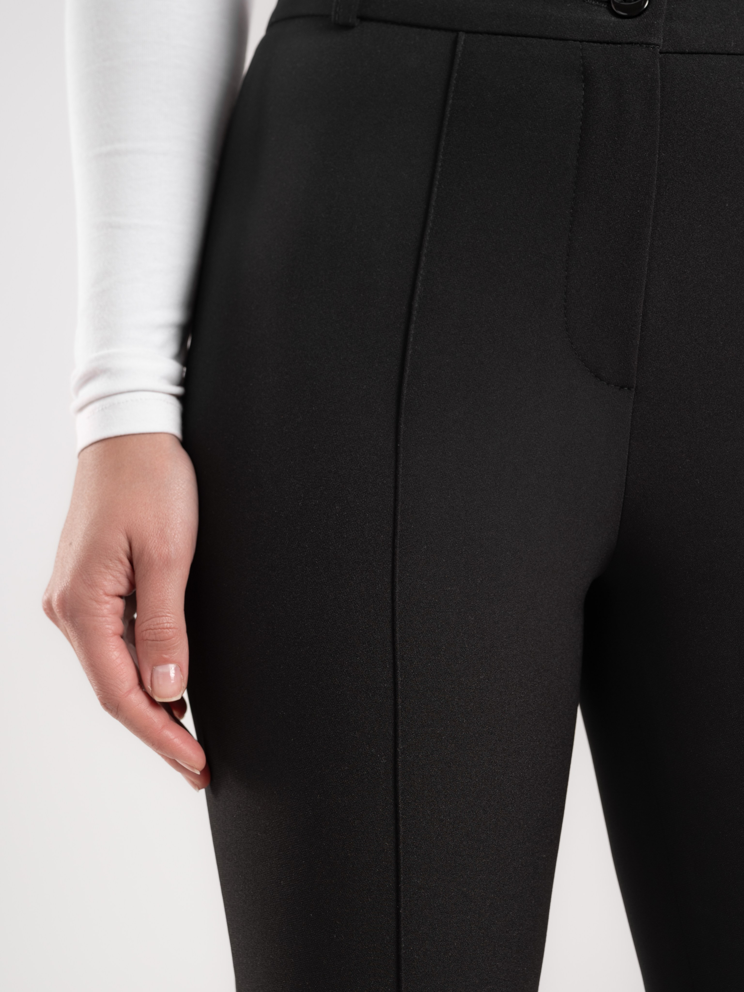 Классические брюки+серый фон. Предметный фотограф, фото для маркетплейсов Пятигорск, КМВ