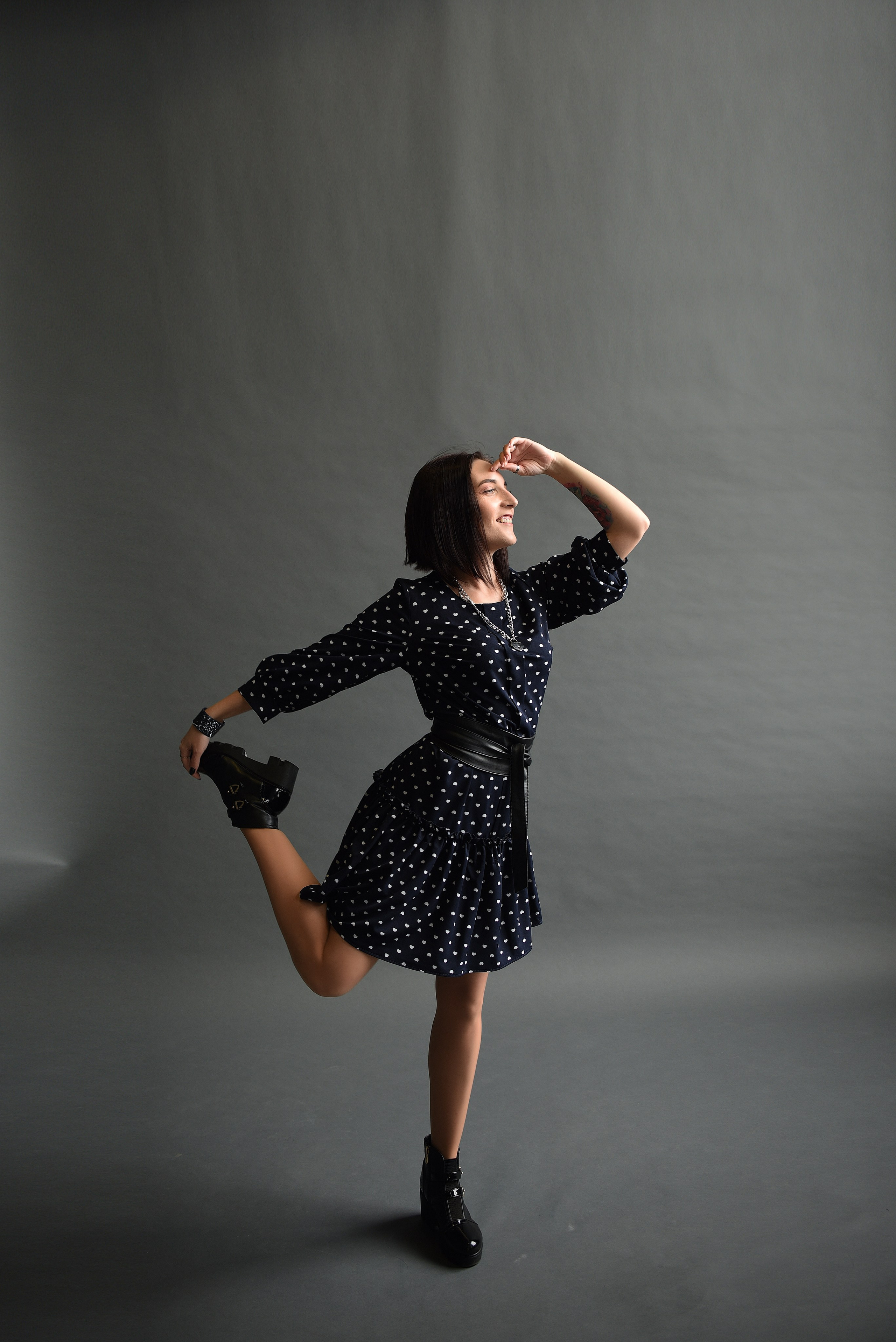 Индивидуальная студийная. Свадебный, семейный, детский, контент фотограф в Омске Максим Ильин