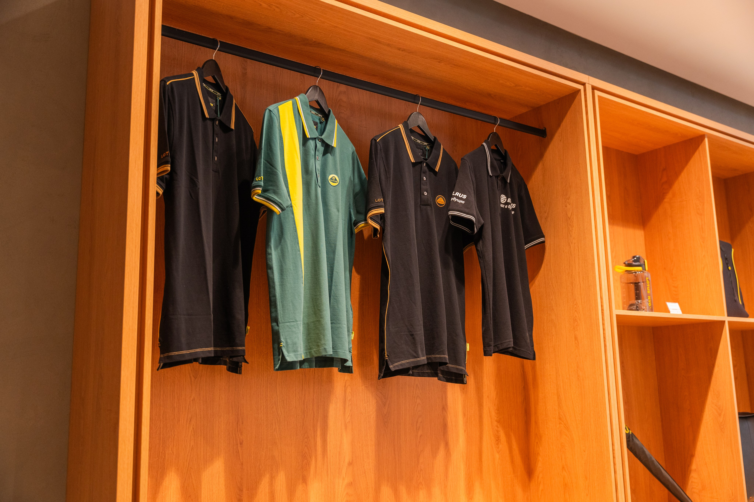 Интерьерная фотосъемка автосалона Elrus в Краснодаре. Zeekr, LiXiang Профессиональная фотосъемка интерьера премиум-автосалона в Краснодаре. Шедевры для Вас! Фотограф и Видеограф в Краснодаре Пахиев Руслан