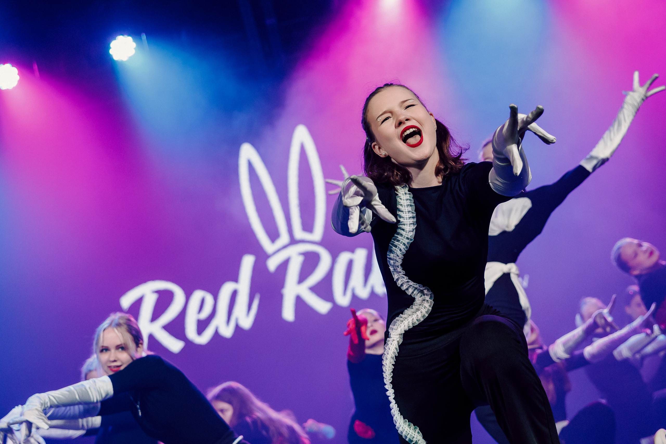 Отчётный концерт танцевальной школы «Red Rabbits» 2025. Лёшка Варзегов — фотограф