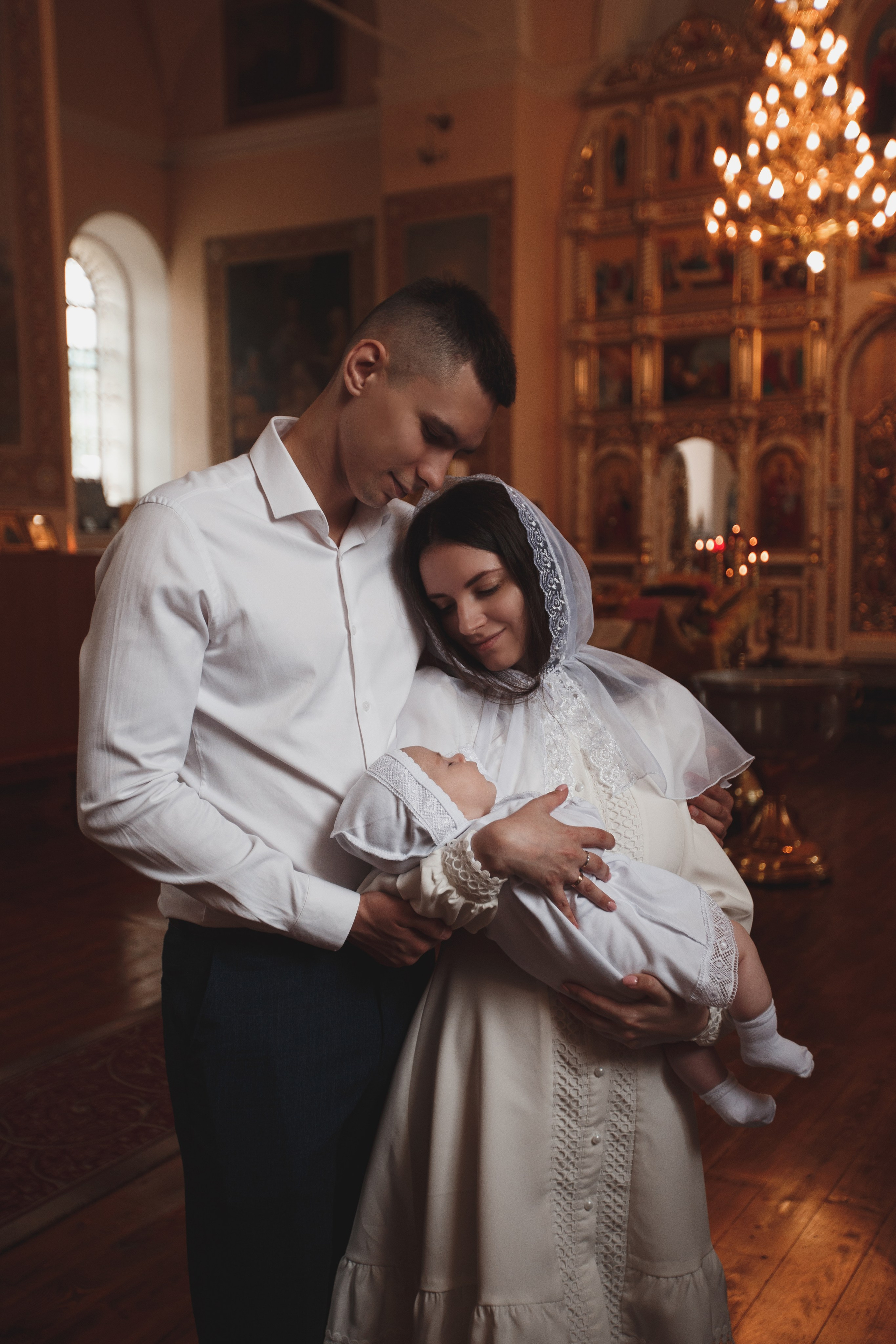 Постановочная фотосъёмка в храме. 