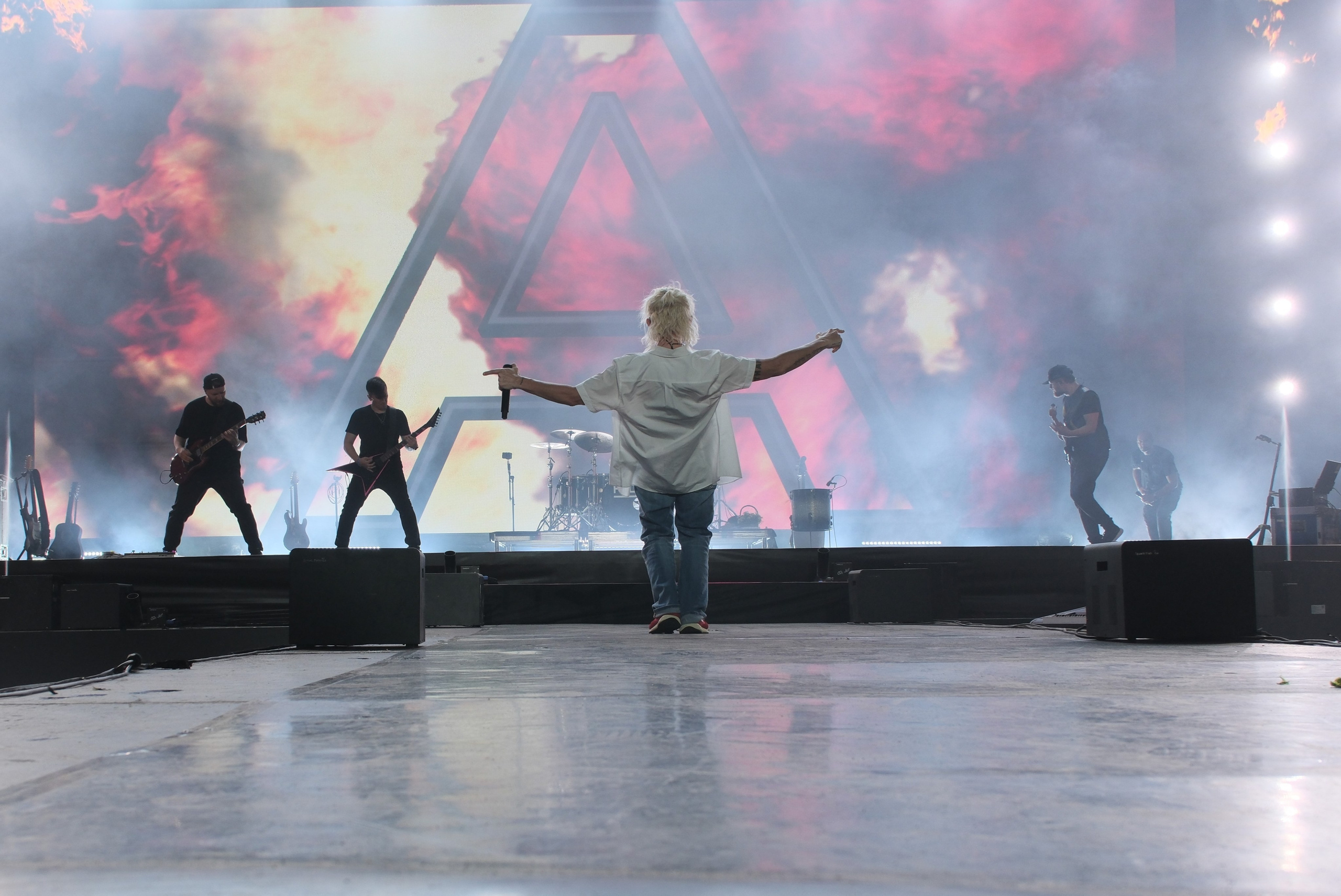 Диана Арбенина (группа «Ночные снайперы») — Москва, МТС Live Лето 2024. RedGeek - блогер и стручњак за образовање и ИТ Кирил Ситнов