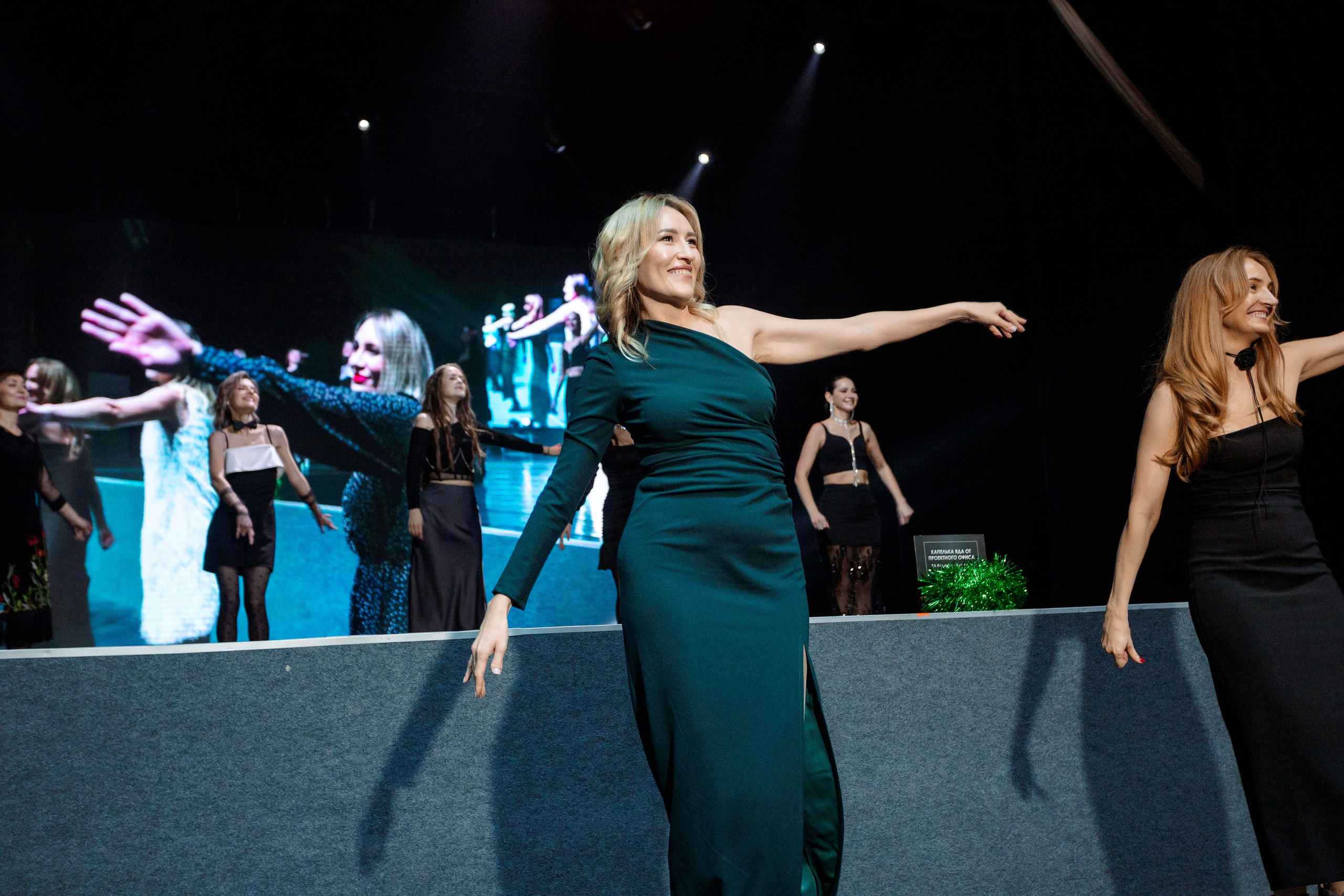 РЕПОРТАЖ: НОВЫЙ ГОД В ДК МЕТАЛЛУРГ. Профессиональный фотограф в Ижевске Леша Петров