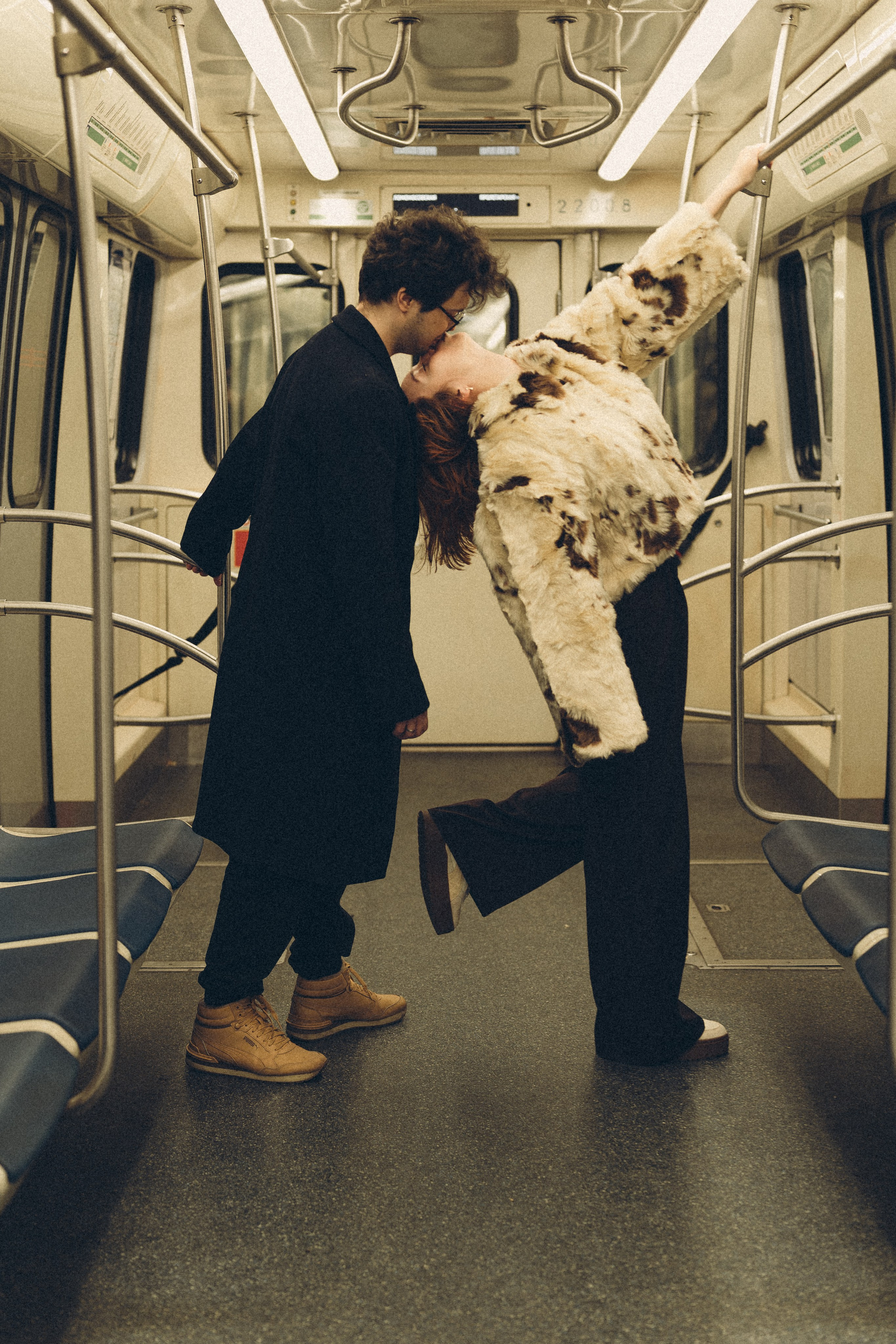 НОВОГОДНЯЯ ФОТОСЕСИИЯ ПАРЫ В МЕТРО ЛЮБОВЬ. Профессиональный фотограф, Санкт-Петербург — Виктория Богомолова