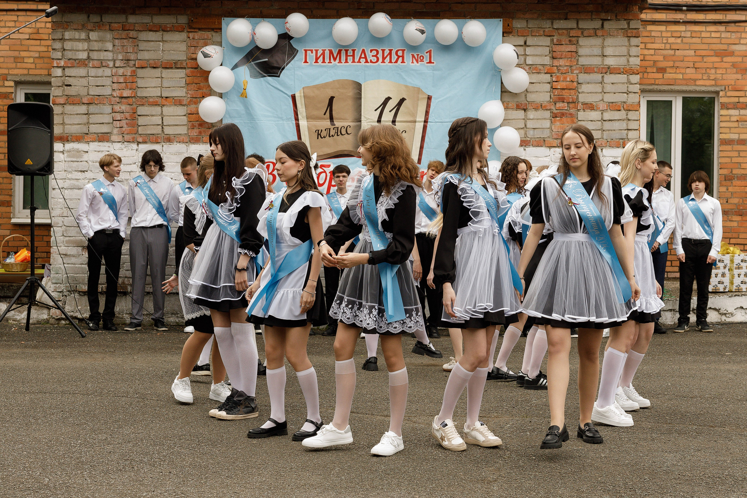 Последний звонок Гимназия Артем. Photoalbum-vl.ru