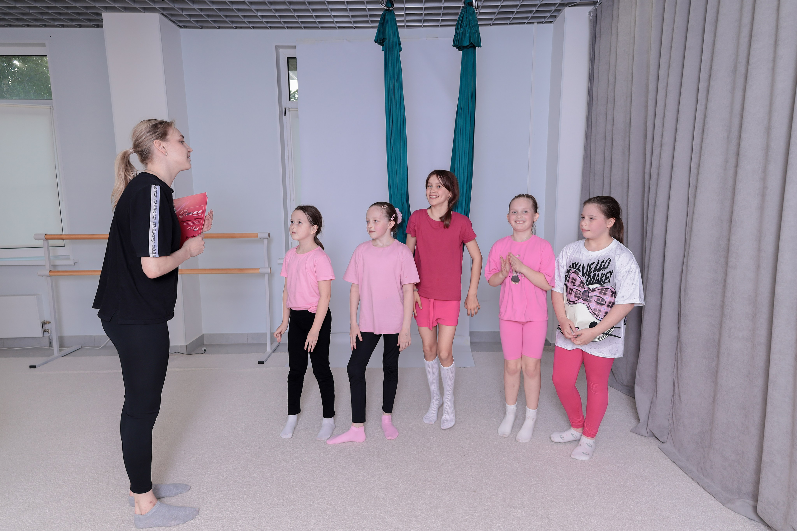 Детская аэройога. Фотограф Надршина Лилия